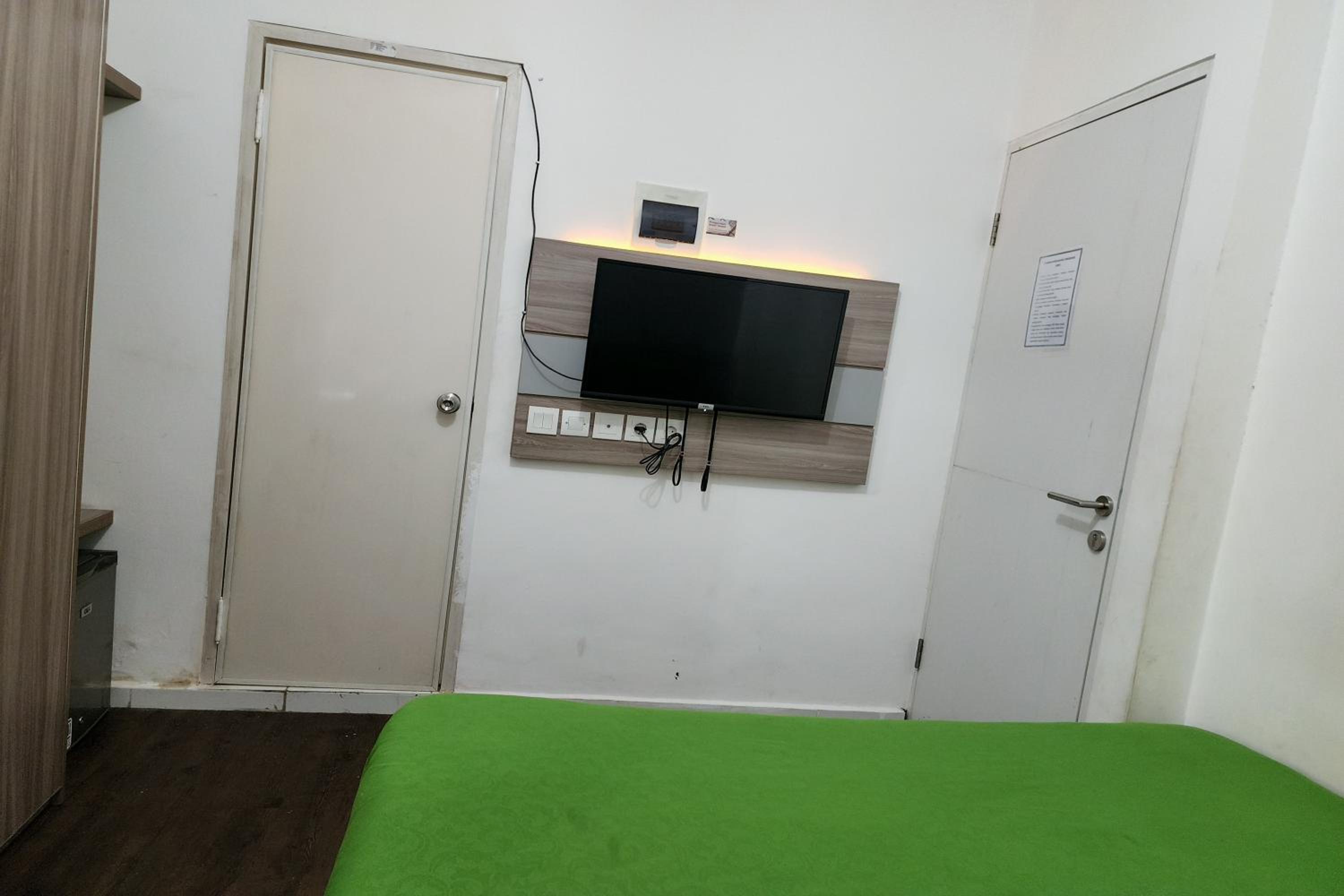 Studio Apartment - Photo 15
