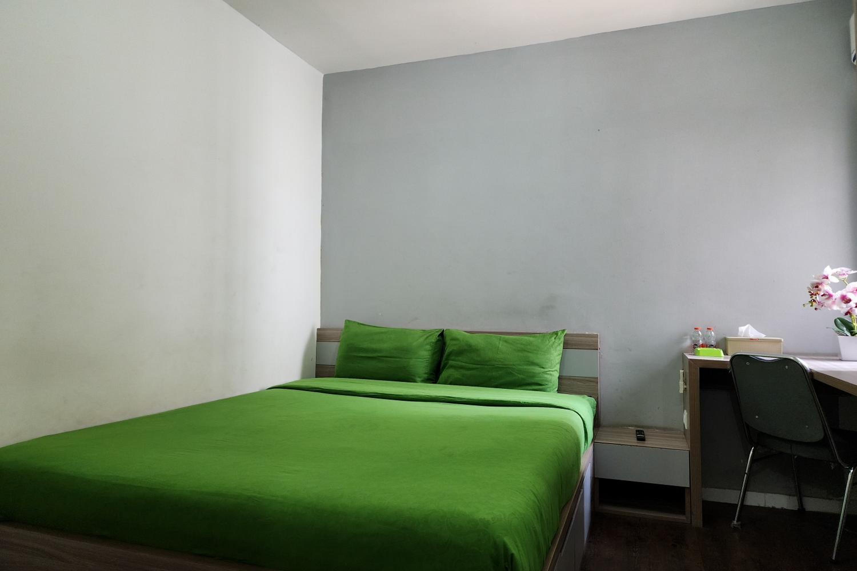 Studio Apartment - Photo 14