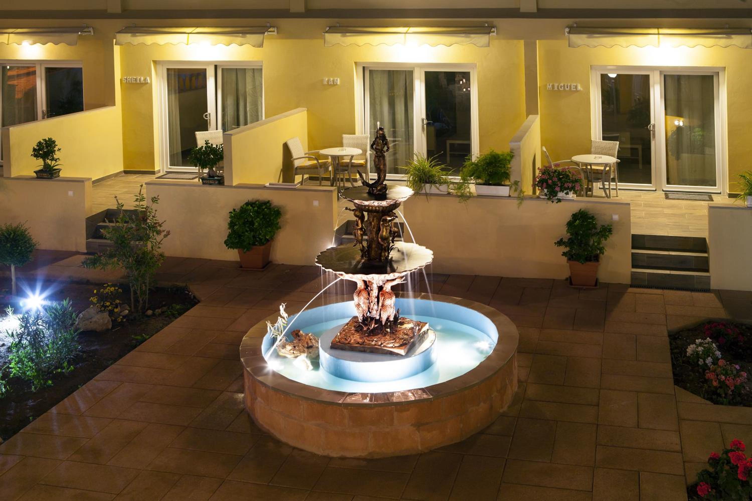 Deluxe Suite - Photo 2