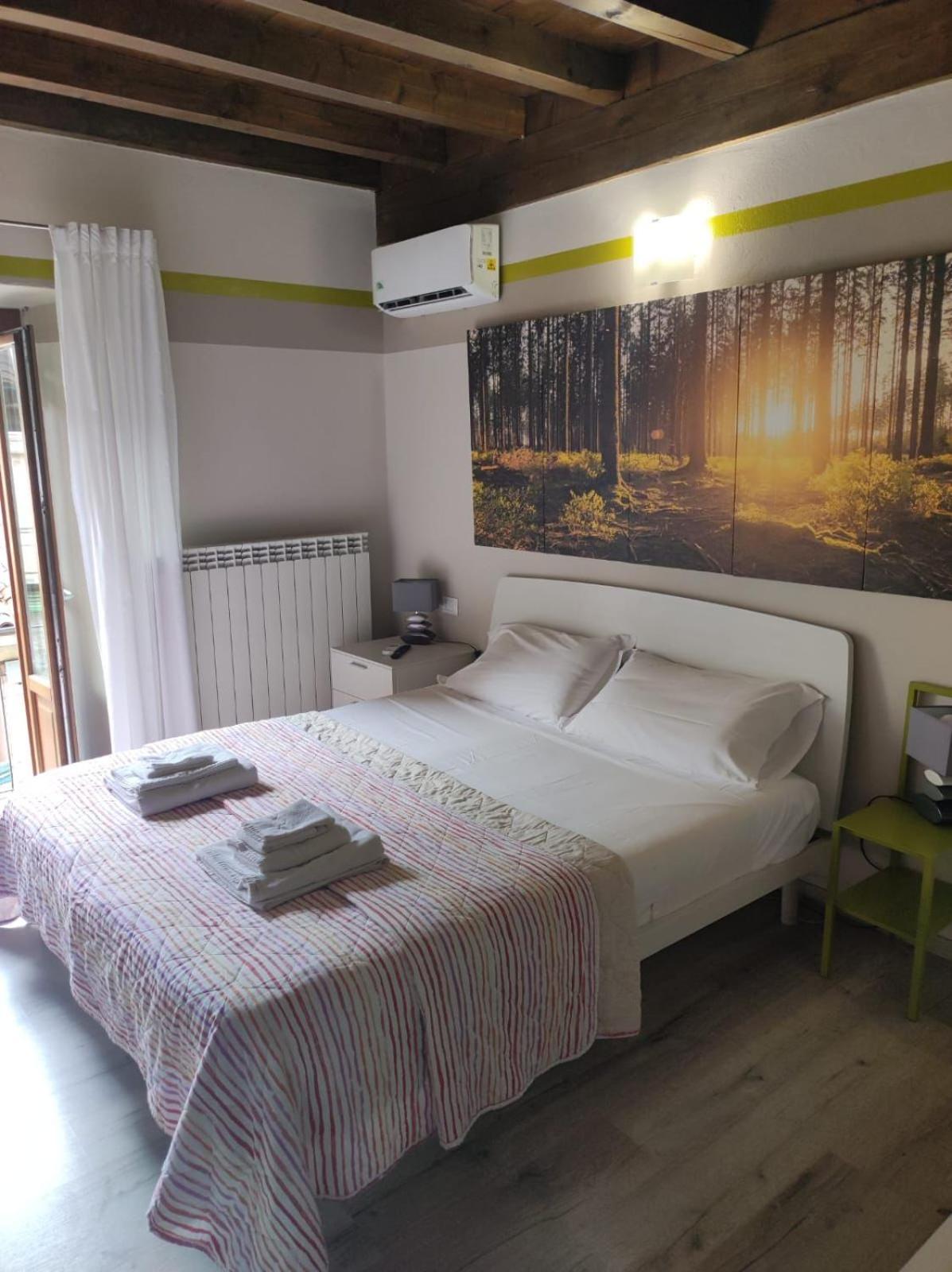 Double Room with Balcony - Photo 22
