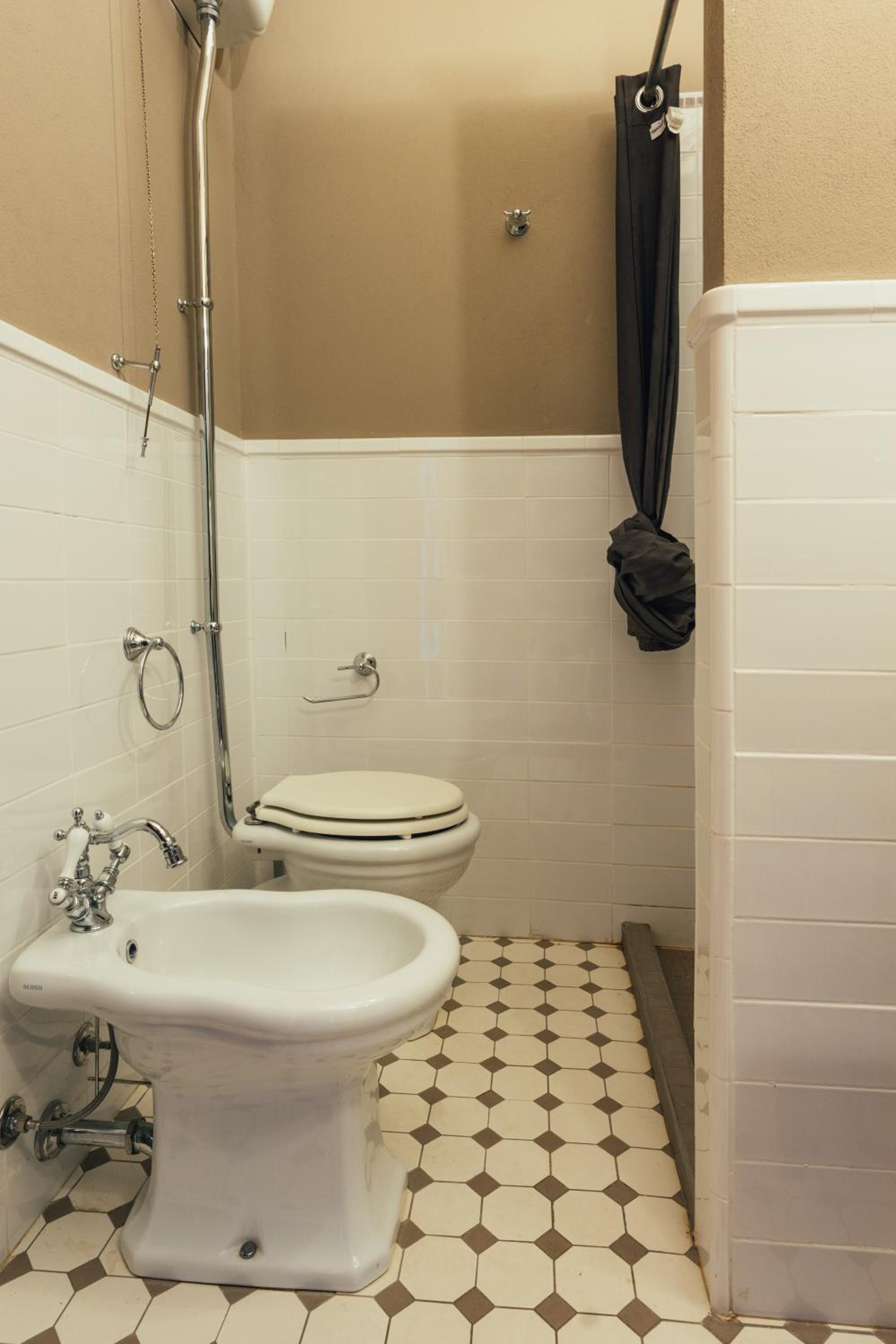 Double Room with Private Bathroom - Photo 19