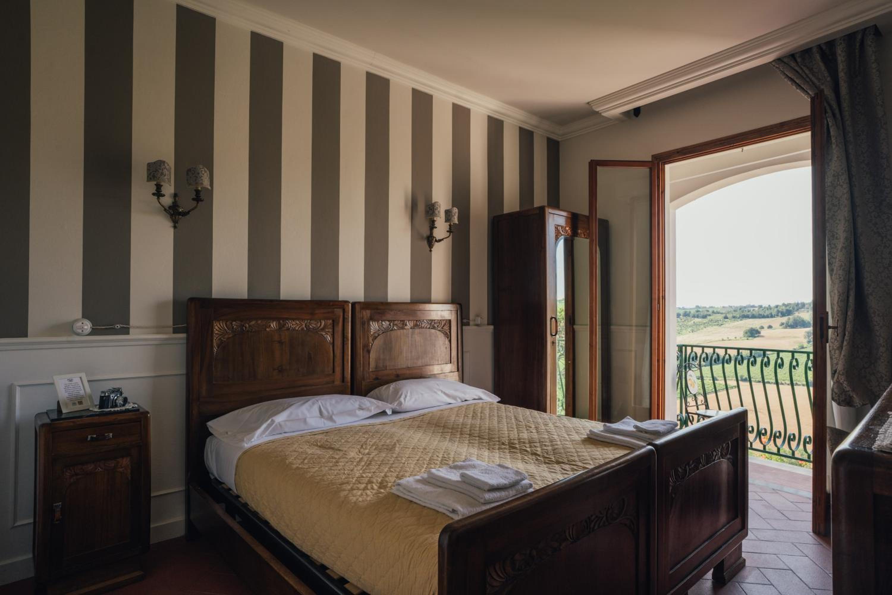 Double Room with Private Bathroom photo 1