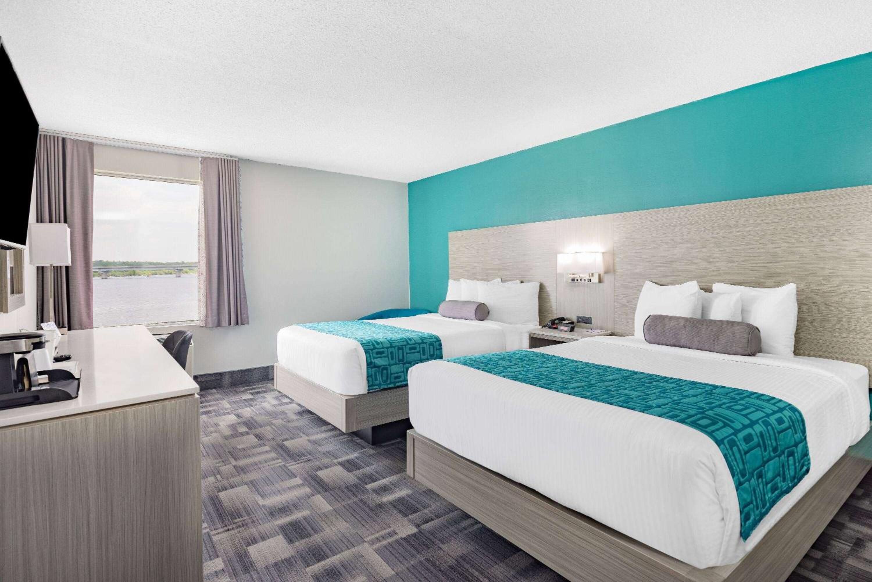 Queen Room with Two Queen Beds - Non-Smoking - Photo 1