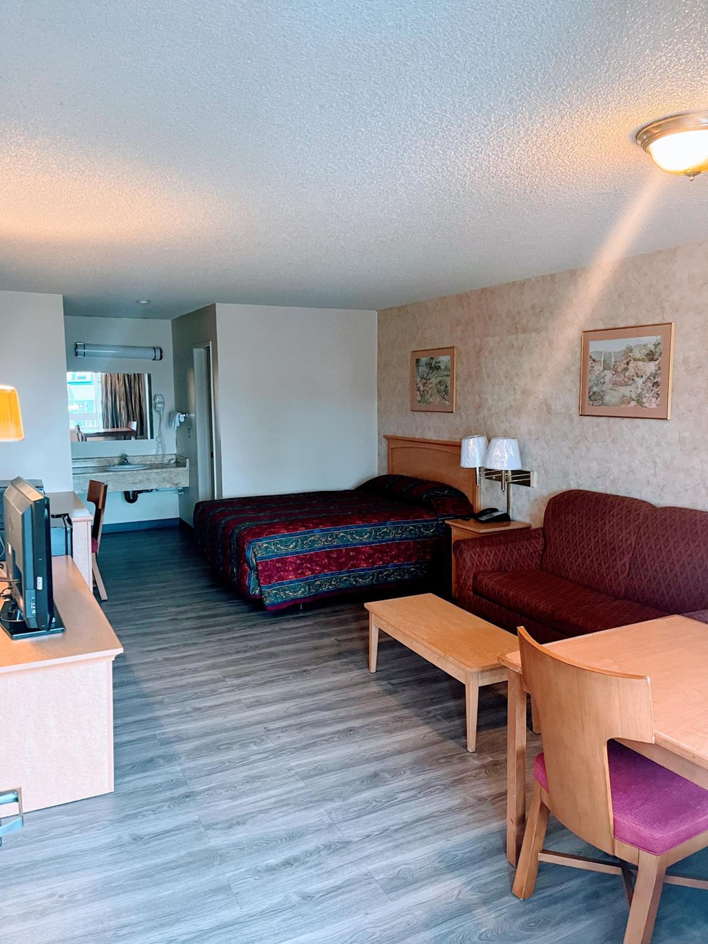 Deluxe King Room photo 2