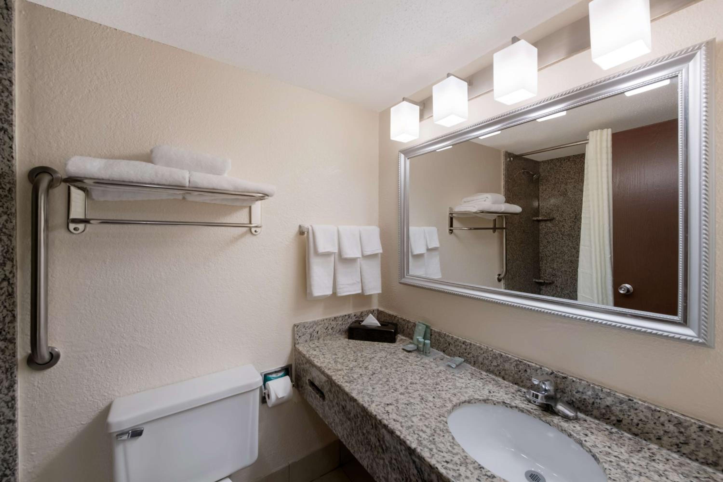 King Room - Non-Smoking - Photo 2