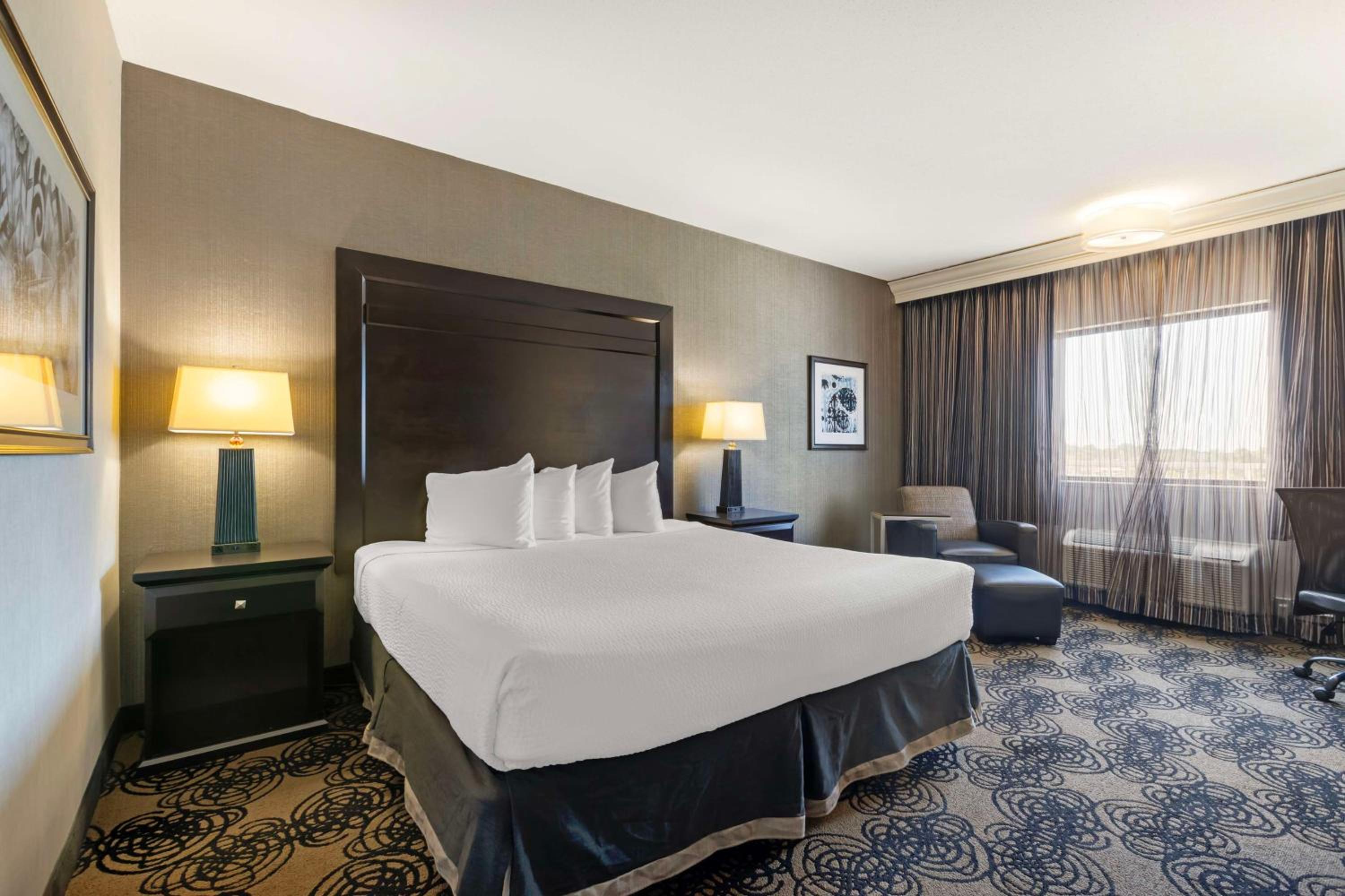 King Room - Non-Smoking - Photo 1
