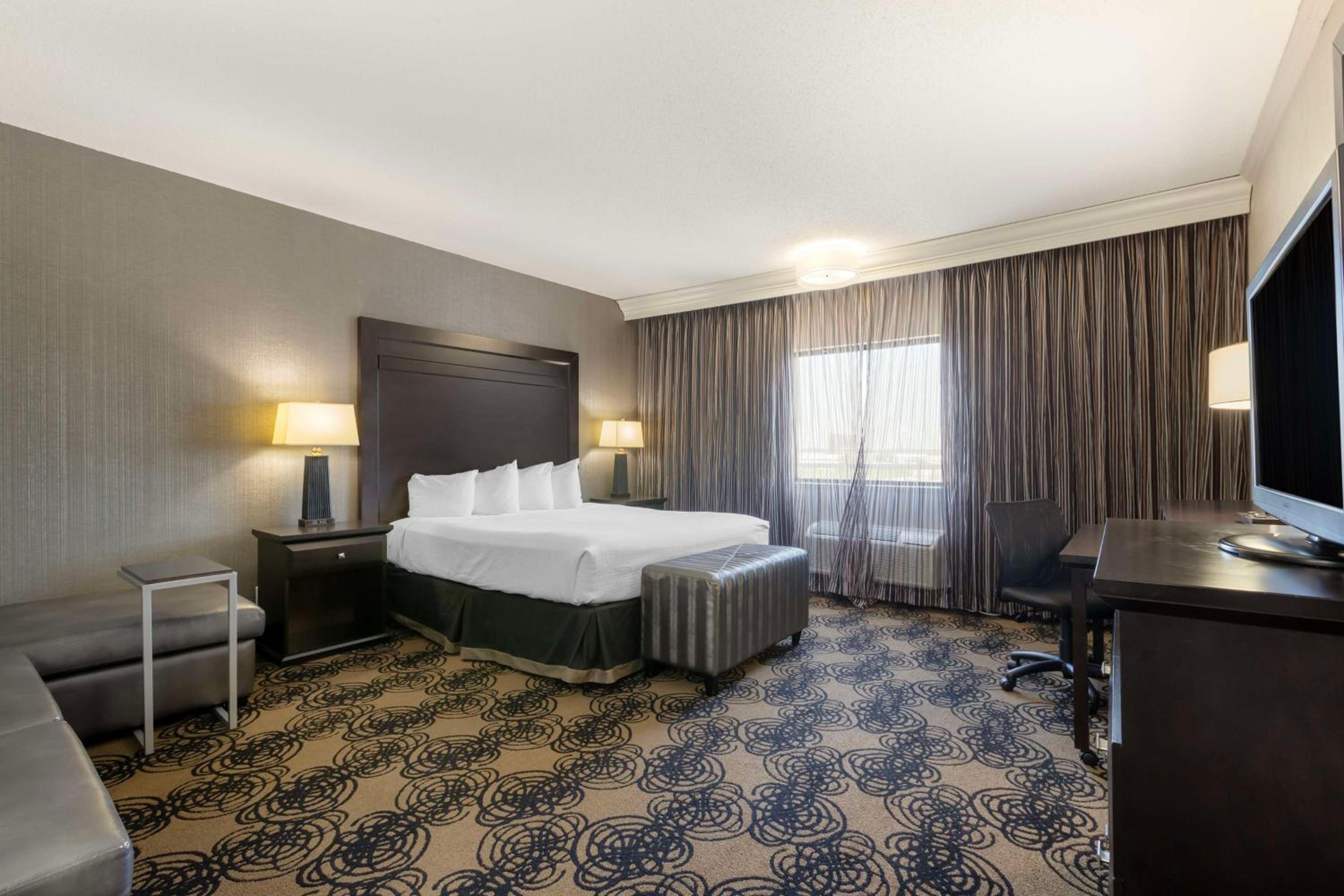 King Room with Sofa Bed - Non-Smoking - Photo 1