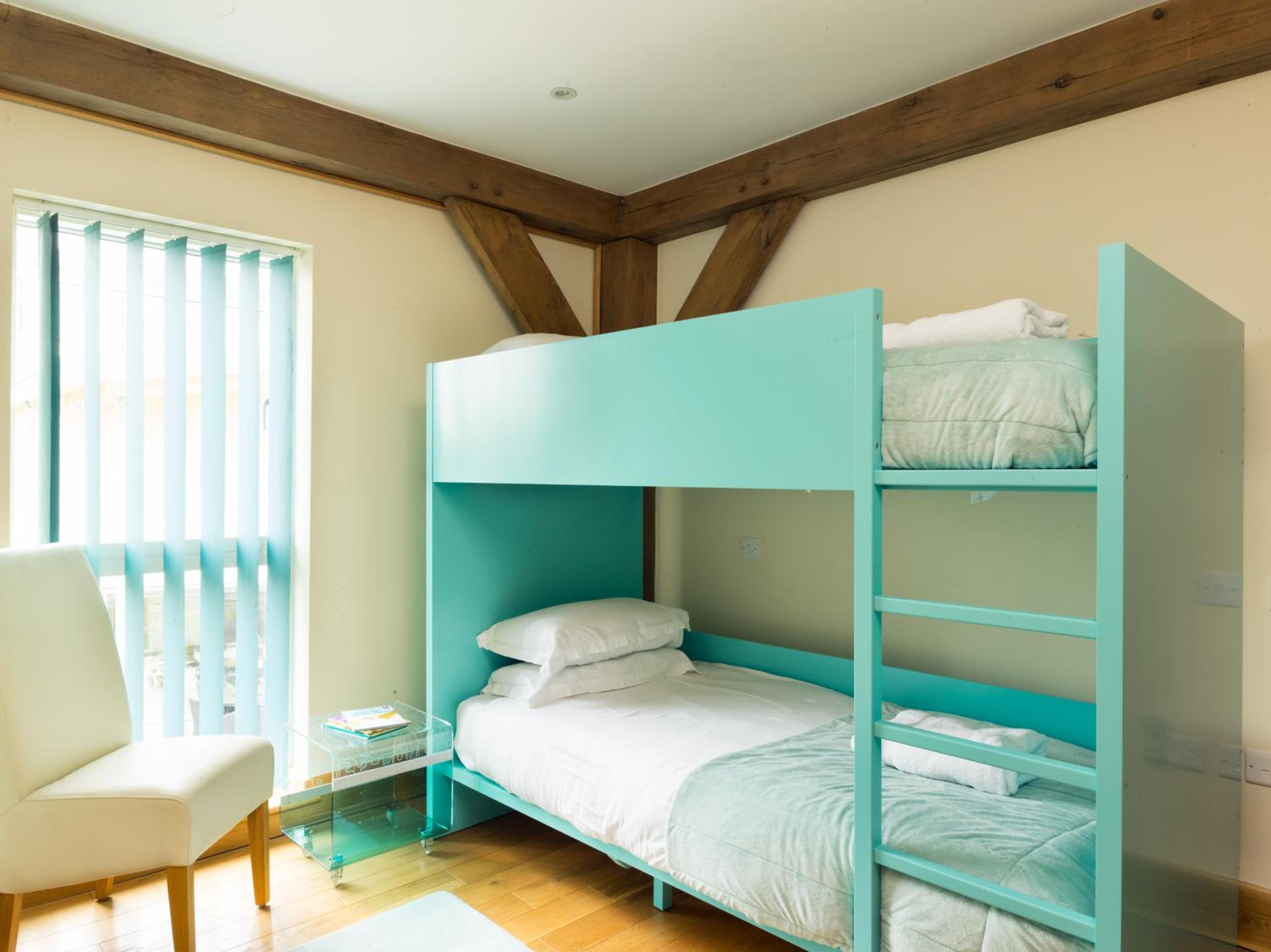 Five-Bedroom House photo 1