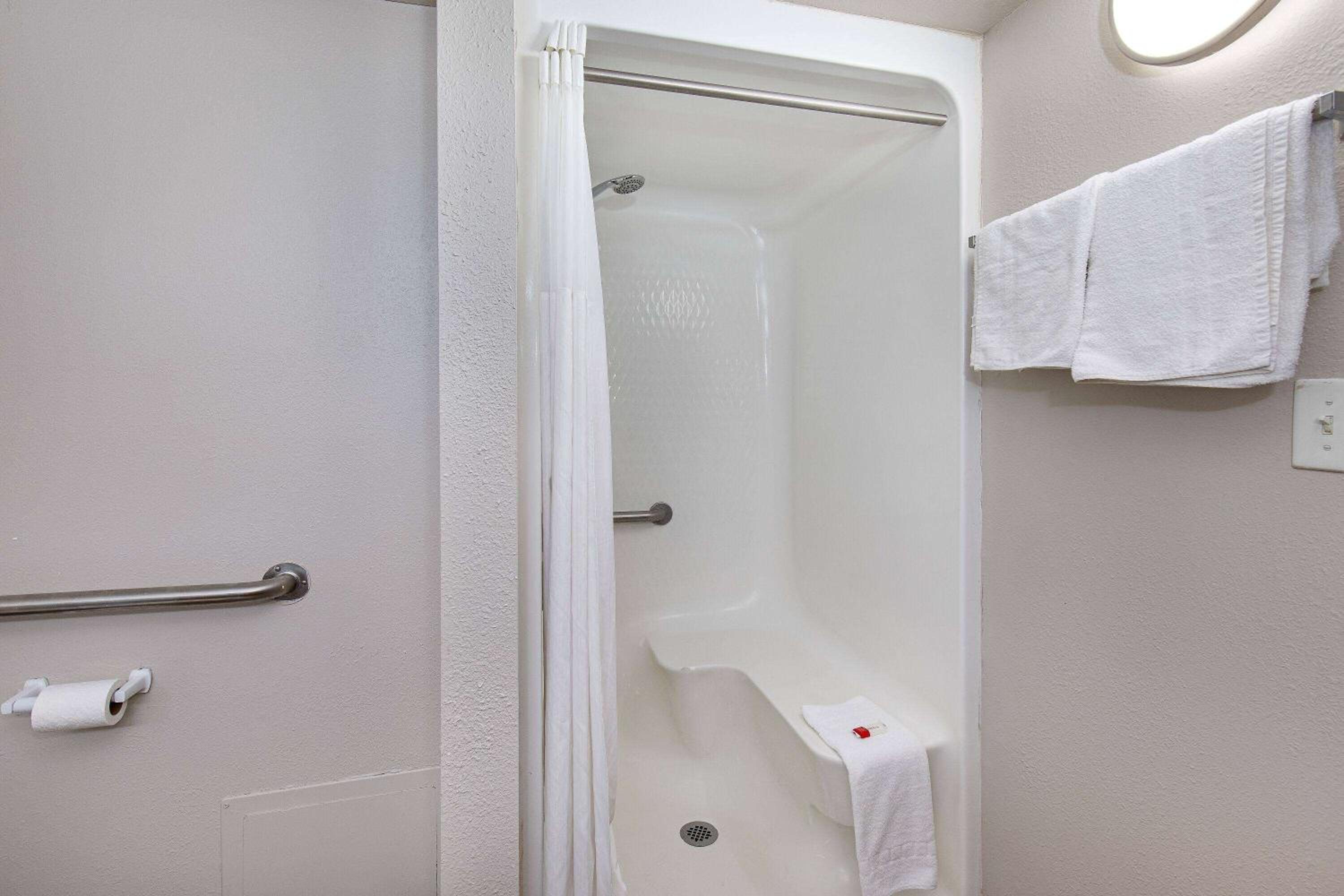 King Room - Mobility Access/Non-Smoking - Photo 8