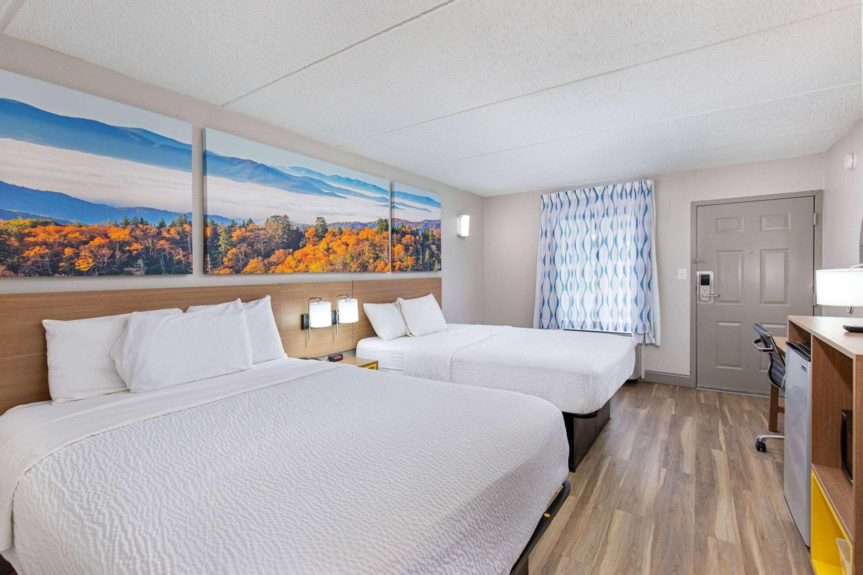 Double Room with Two Double Beds - Non-Smoking - Photo 3