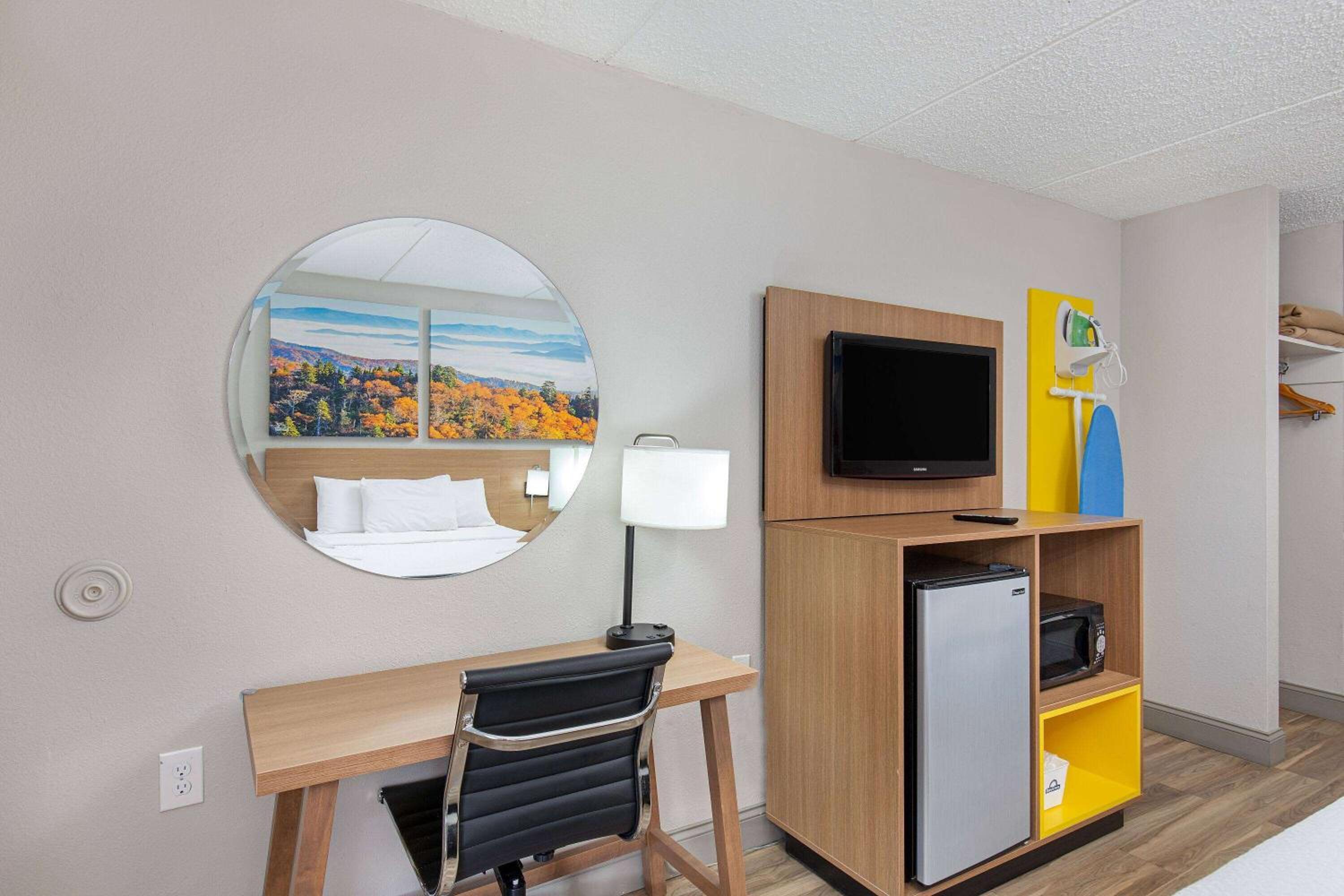 Double Room with Two Double Beds - Non-Smoking - Photo 2