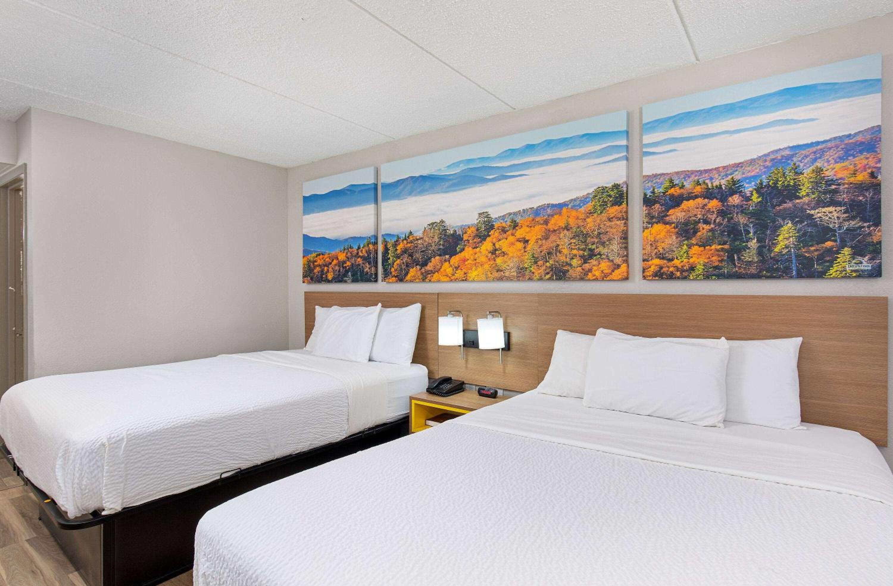 Double Room with Two Double Beds - Non-Smoking - Photo 4