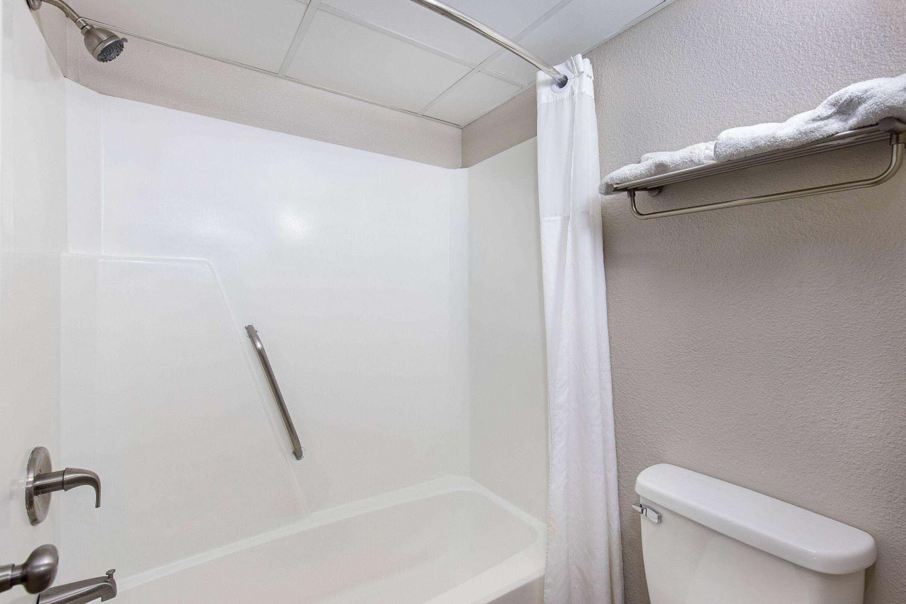 Double Room with Two Double Beds - Non-Smoking - Photo 7