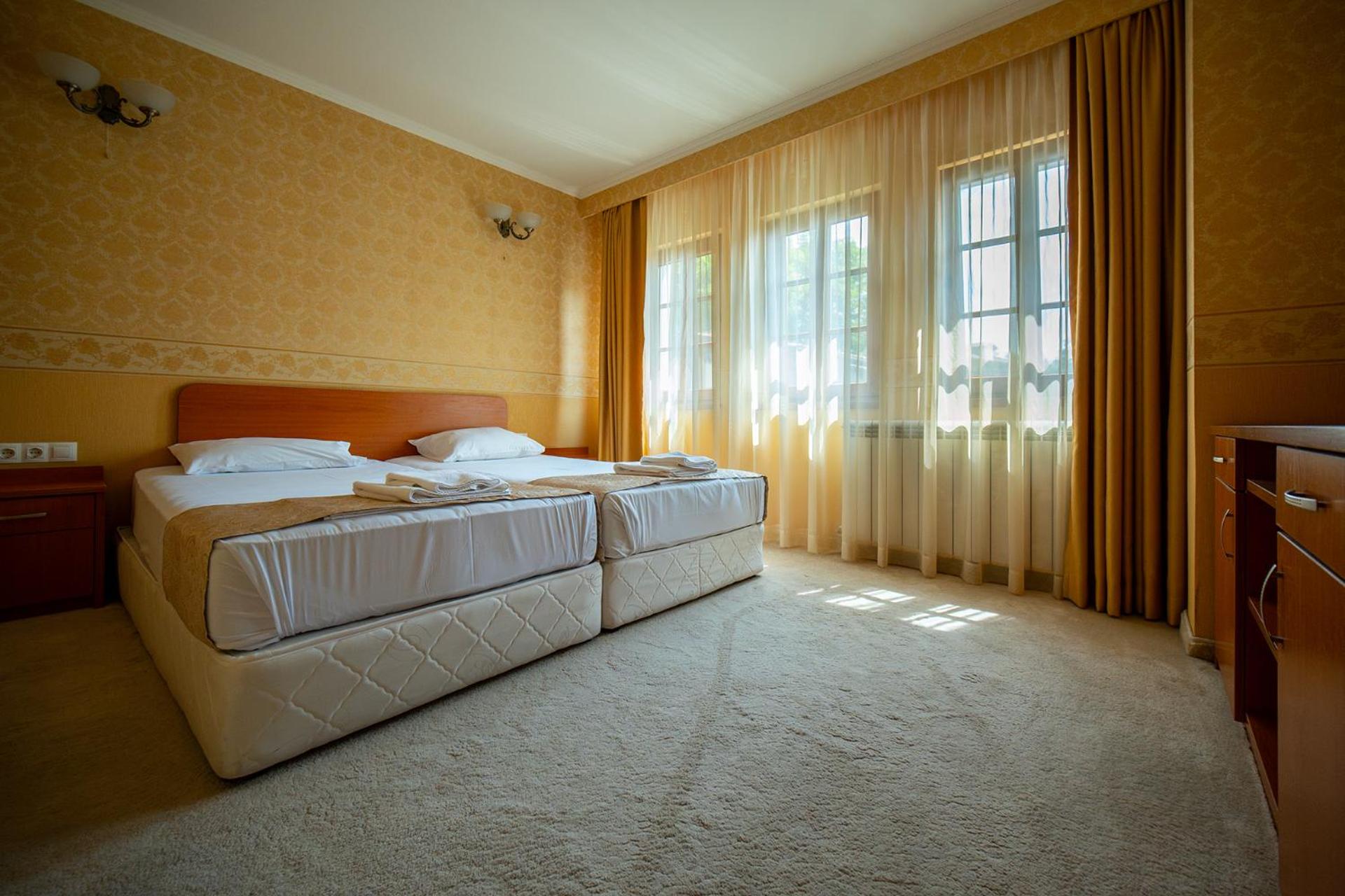 Deluxe Two-Bedroom Suite with View of Veliko Tarnovo photo 2