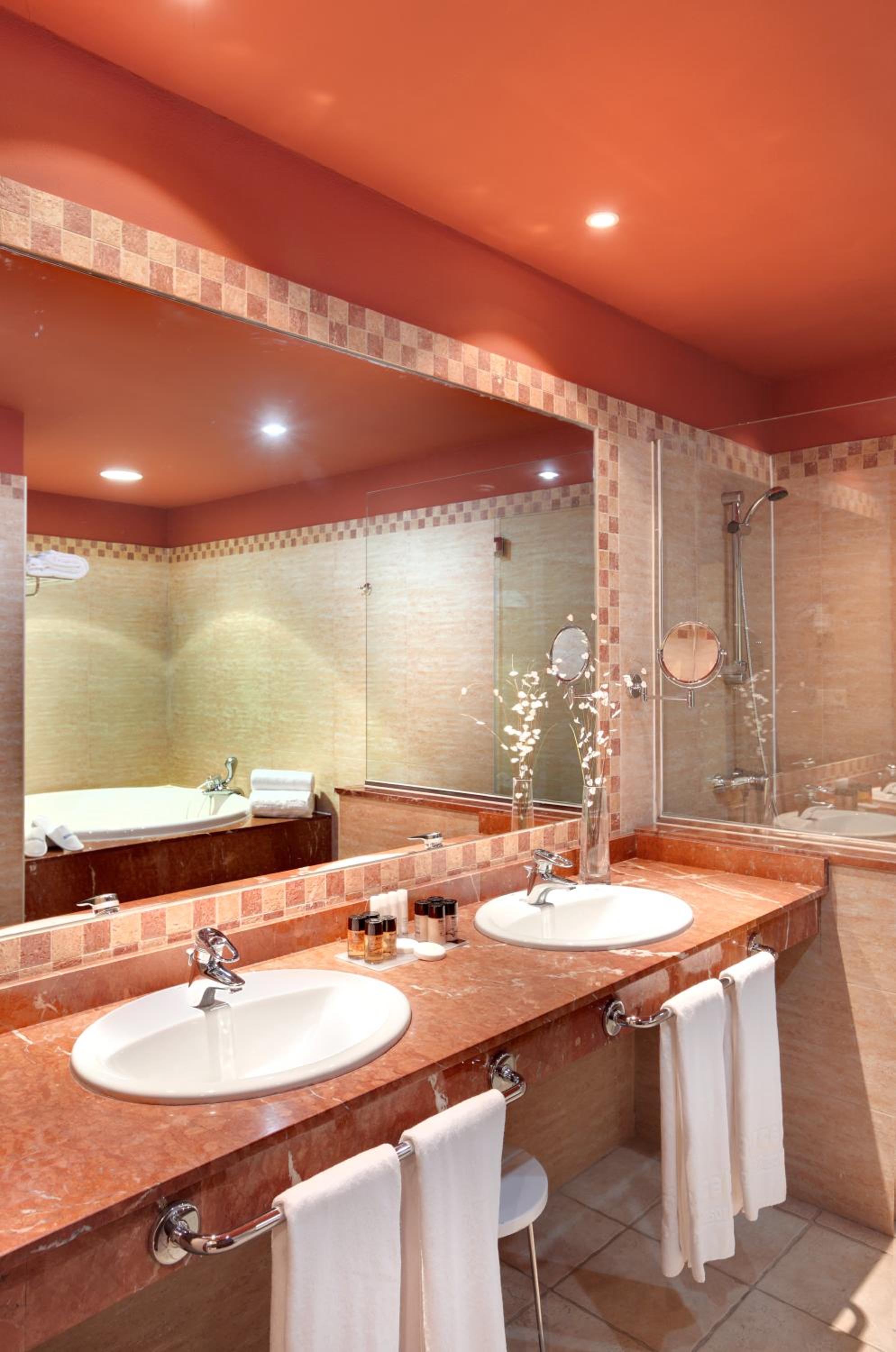Deluxe Suite with Sea View photo 2