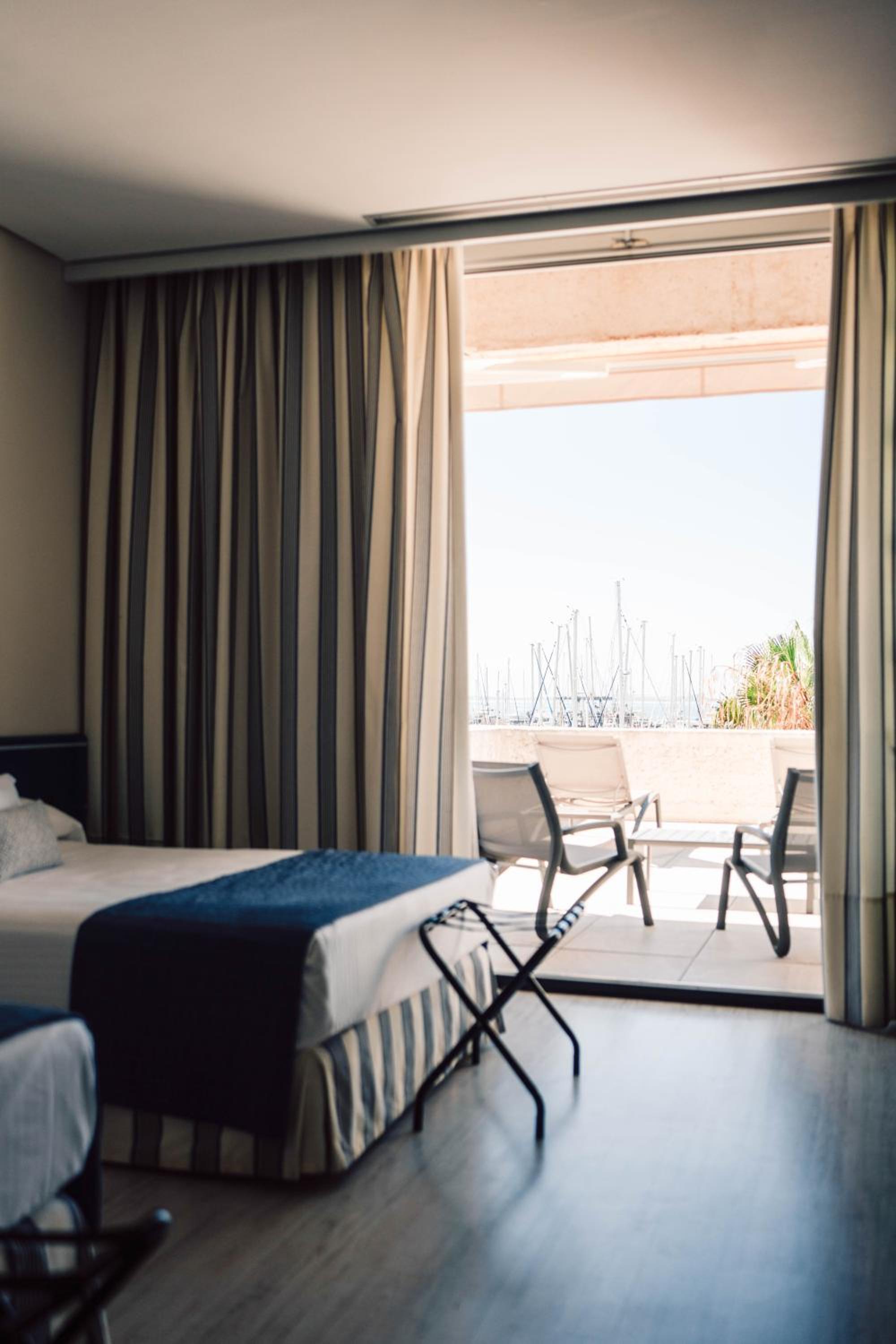 Deluxe Double Room with Balcony and Sea View photo 3
