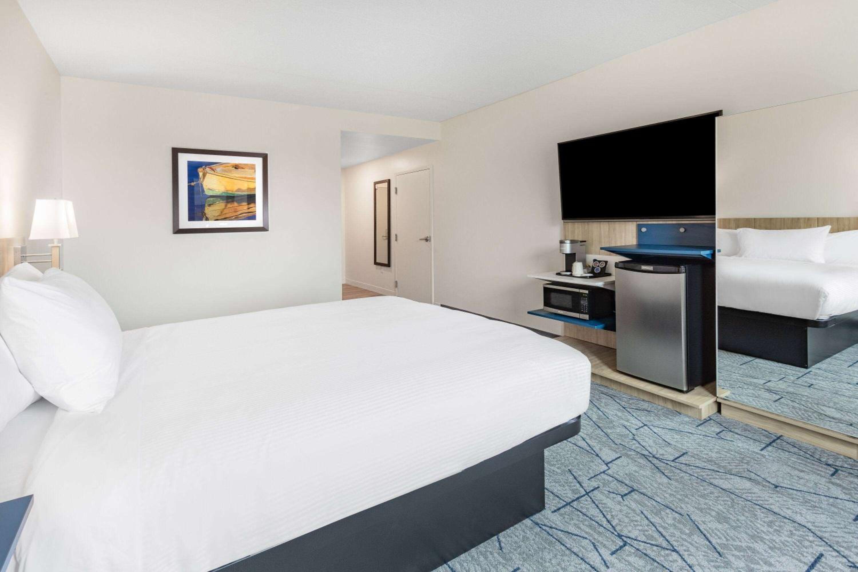 1 Queen Bed, Mobility Accessible Room, Roll-in Shower, Non-Smoking - Photo 2