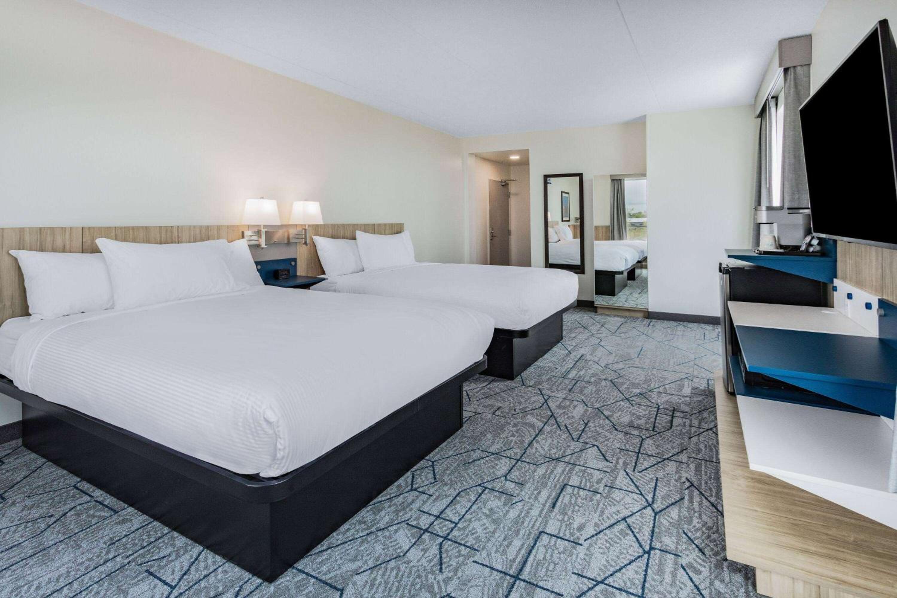 Queen Room with Two Queen Beds - Non-Smoking - Photo 1