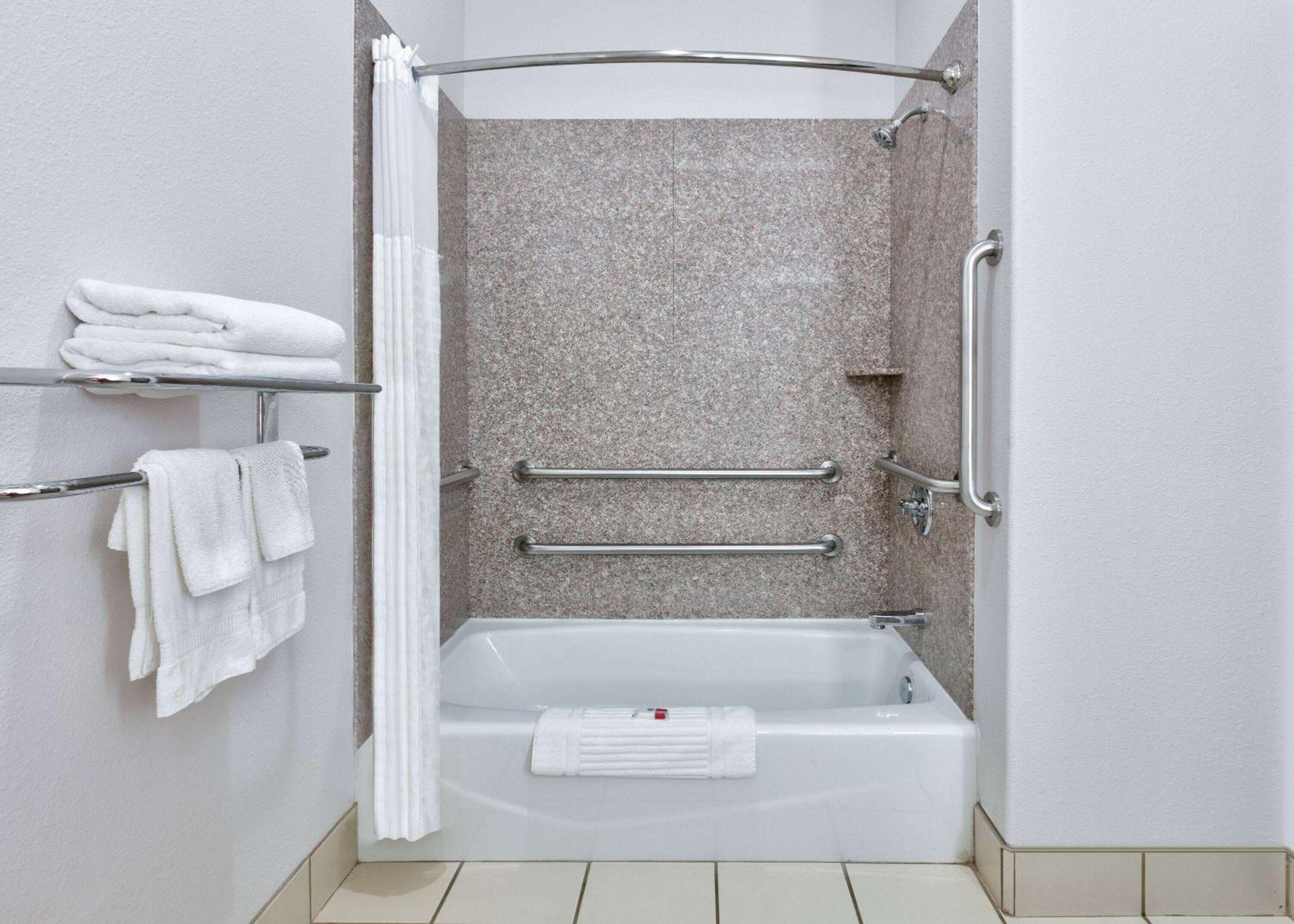 King Room with Bath Tub - Mobility/Hearing Accessible - Non-Smoking - Photo 2