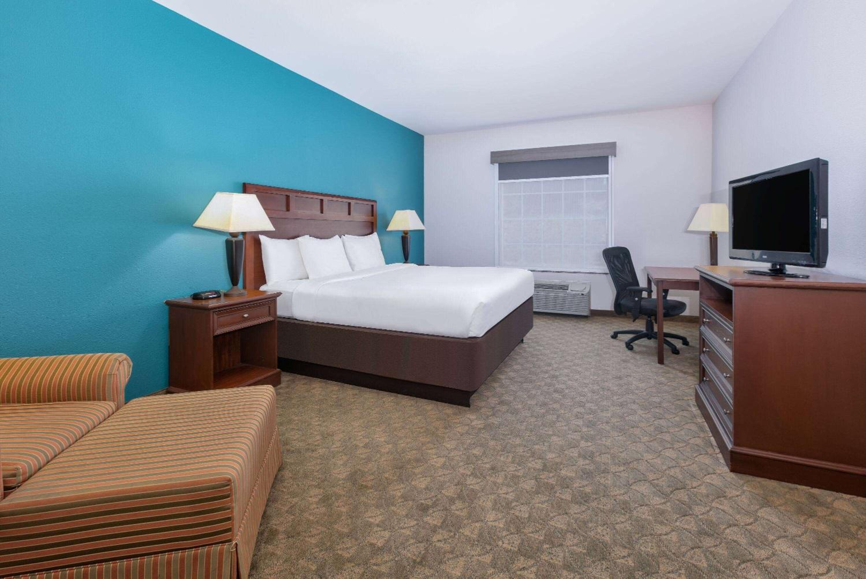 King Room - Non-Smoking - Photo 2