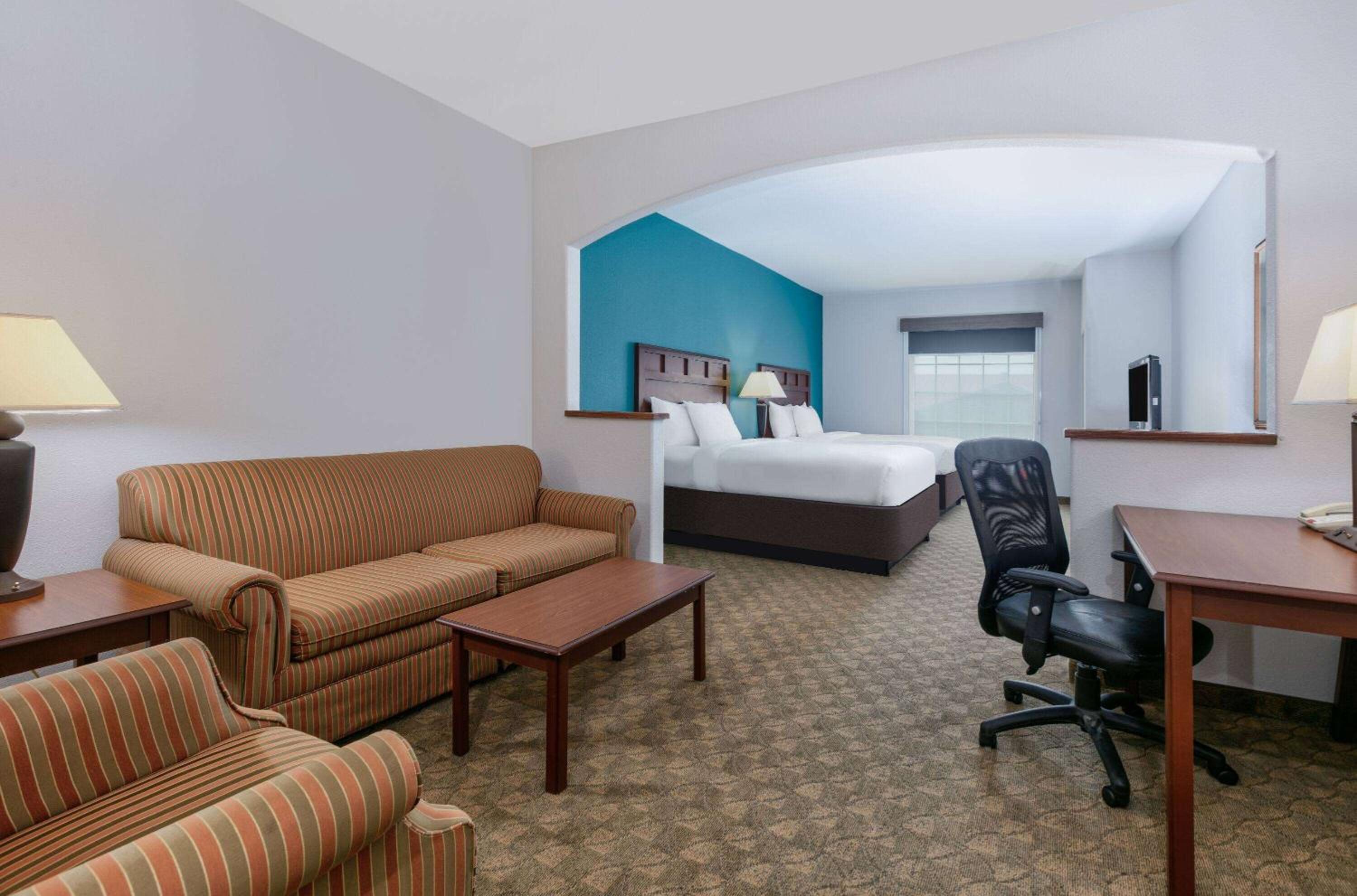 Suite with Two King Beds - Non-Smoking - Photo 2