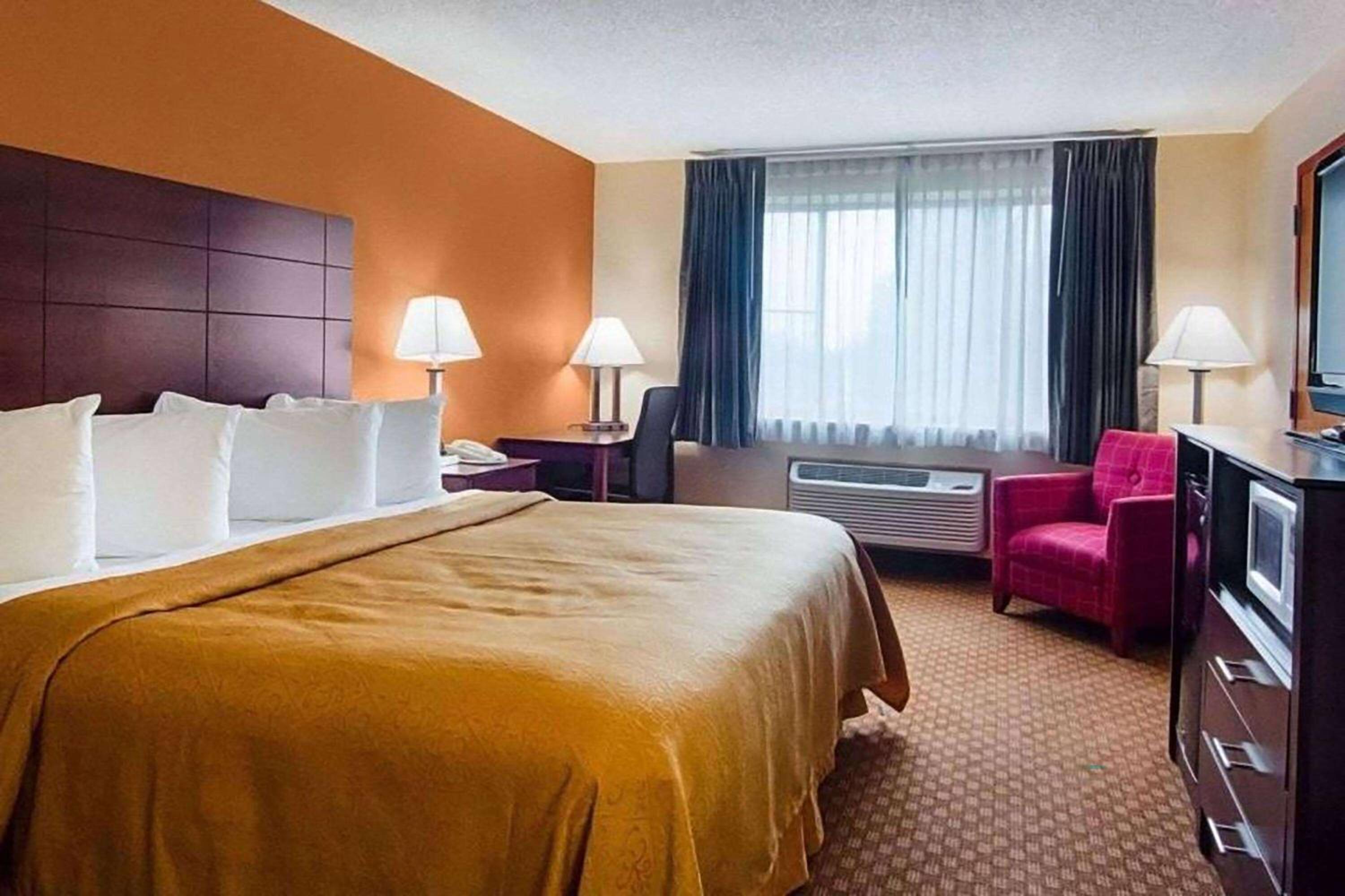 King Room - Non-Smoking - Photo 1