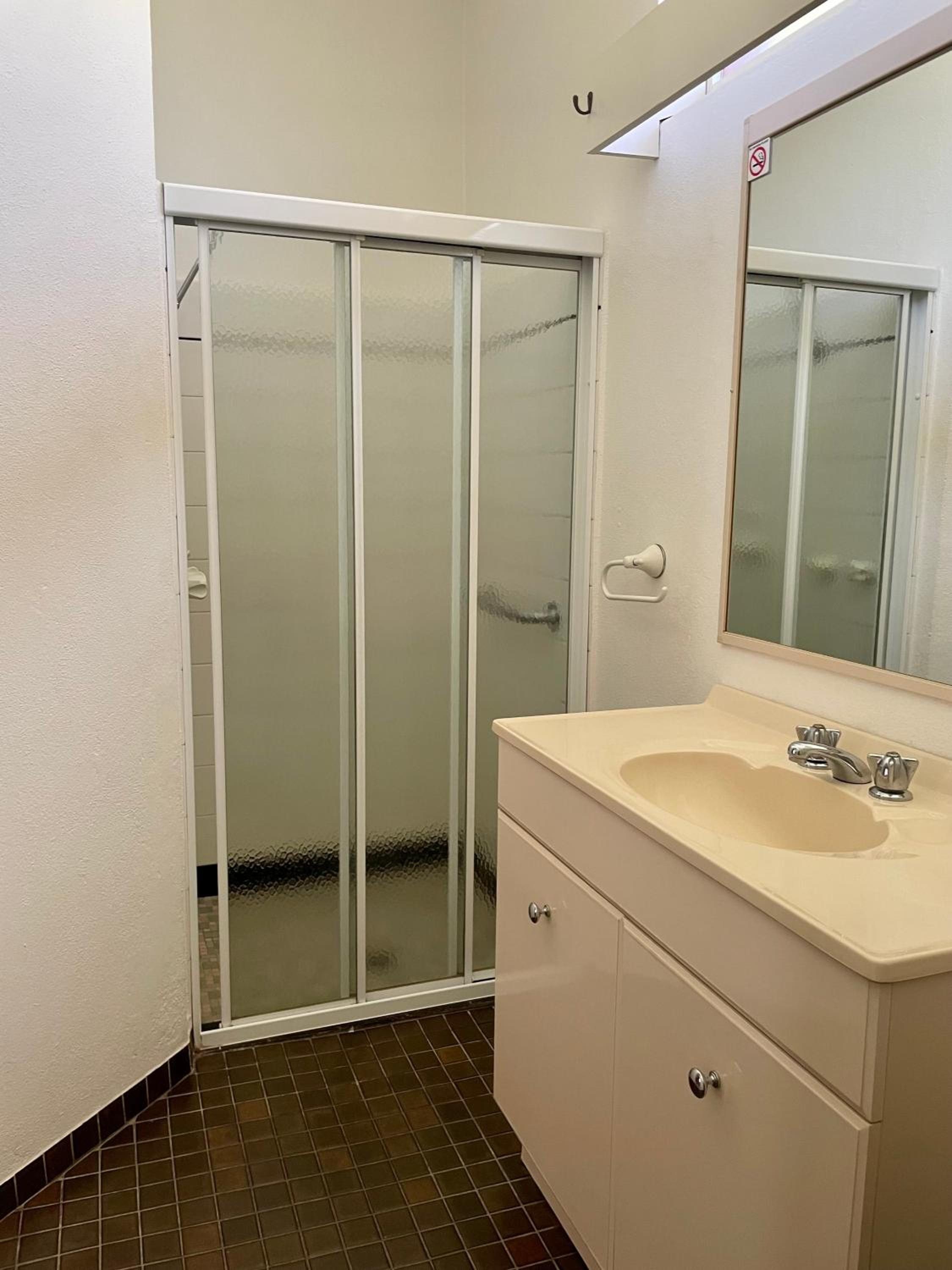 Budget Double Room - Photo 2