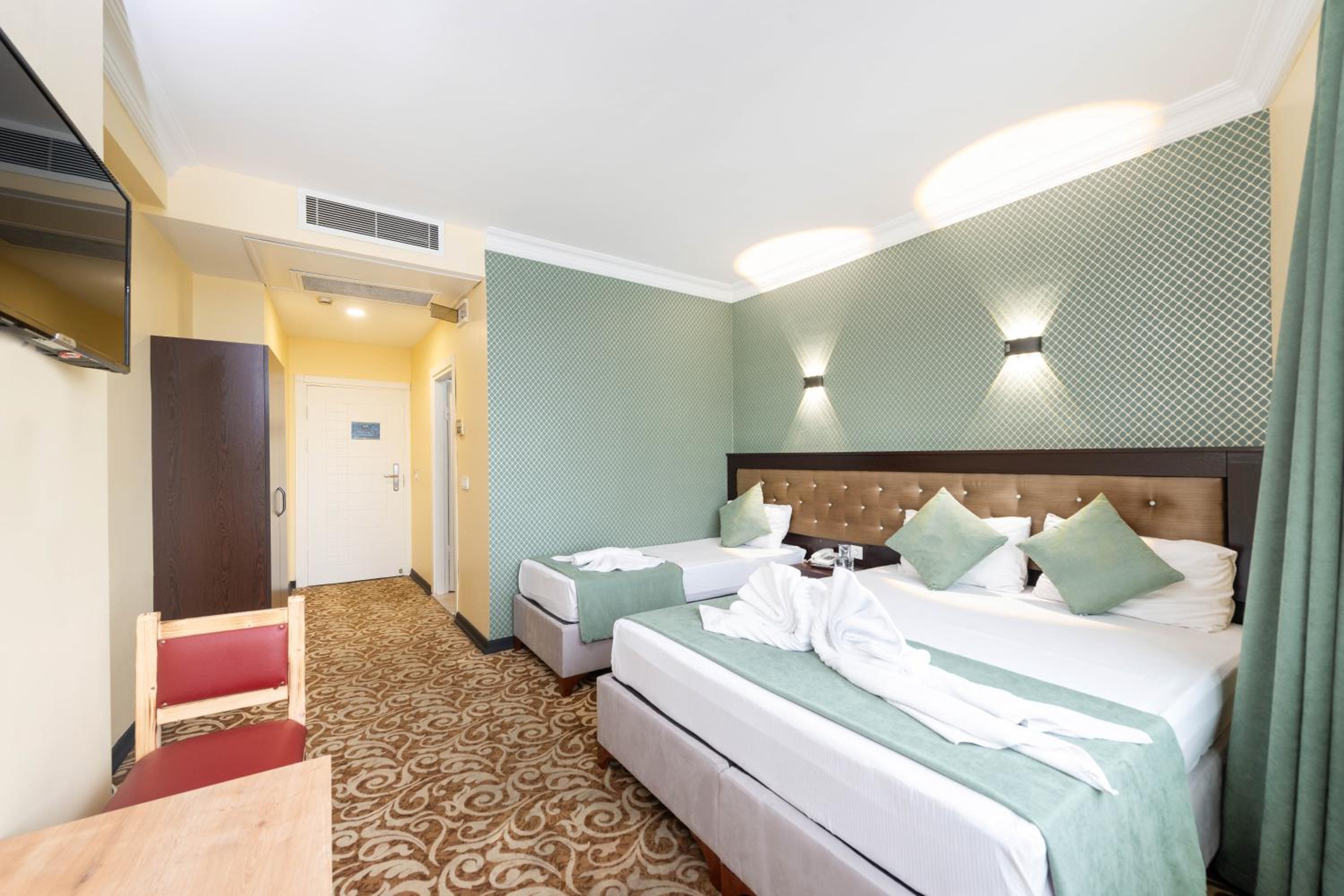 Standard Triple Room photo 2