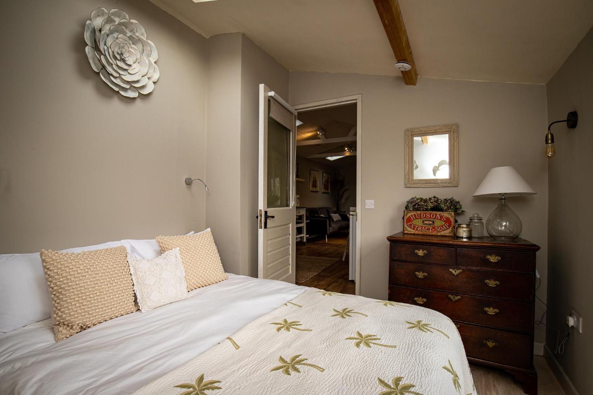 One-Bedroom House photo 1