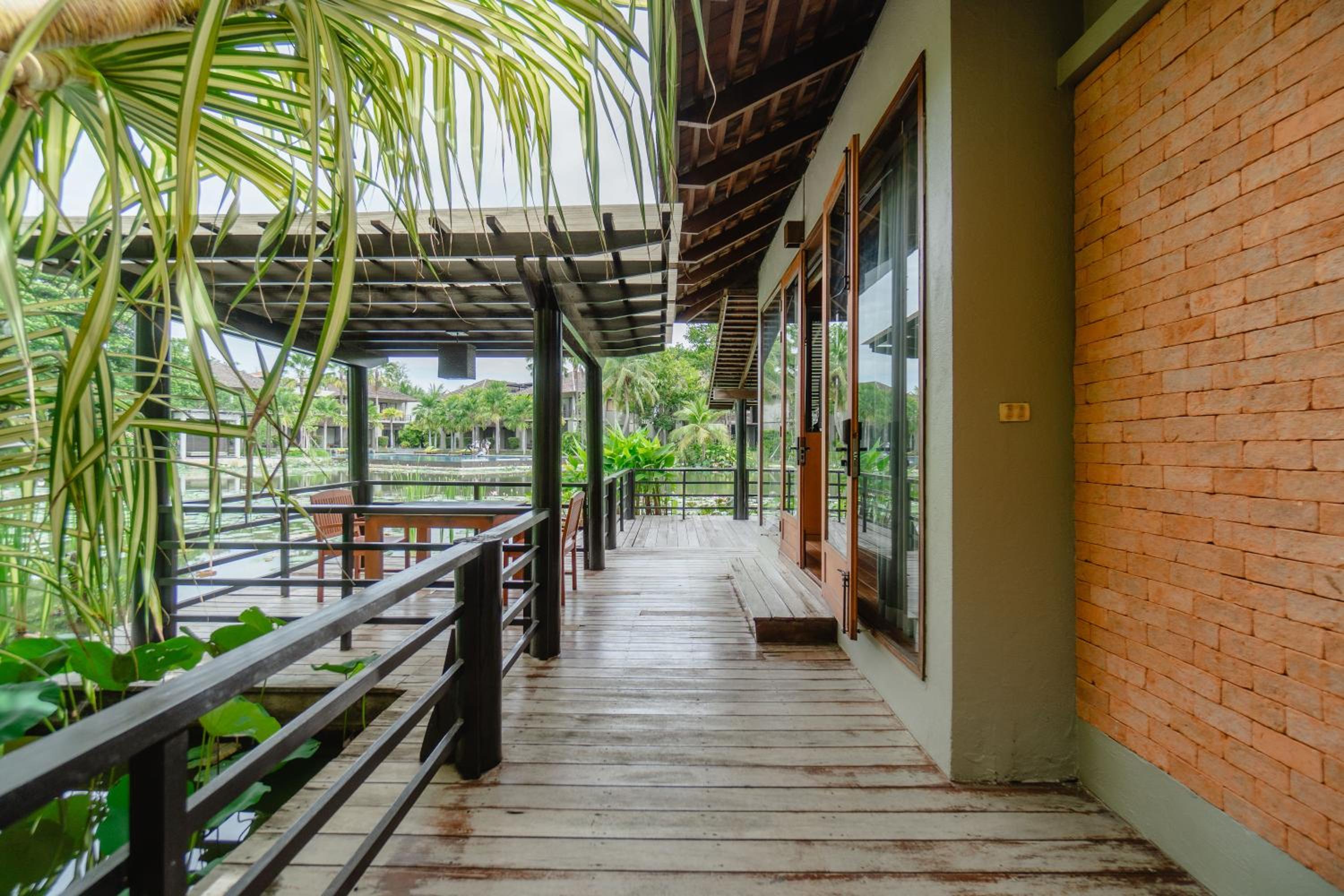 Float Villa - Photo 6
