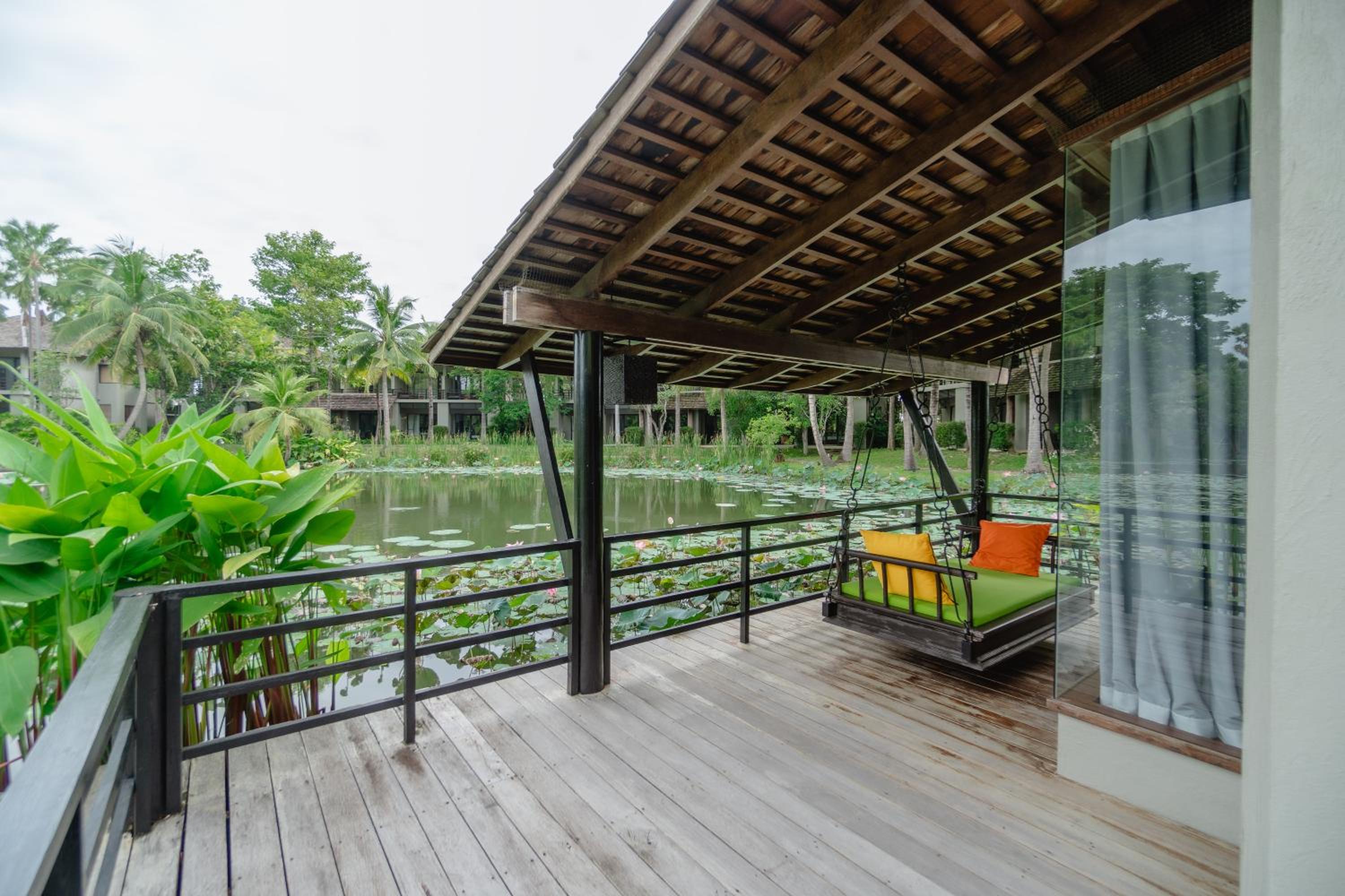 Float Villa - Photo 7