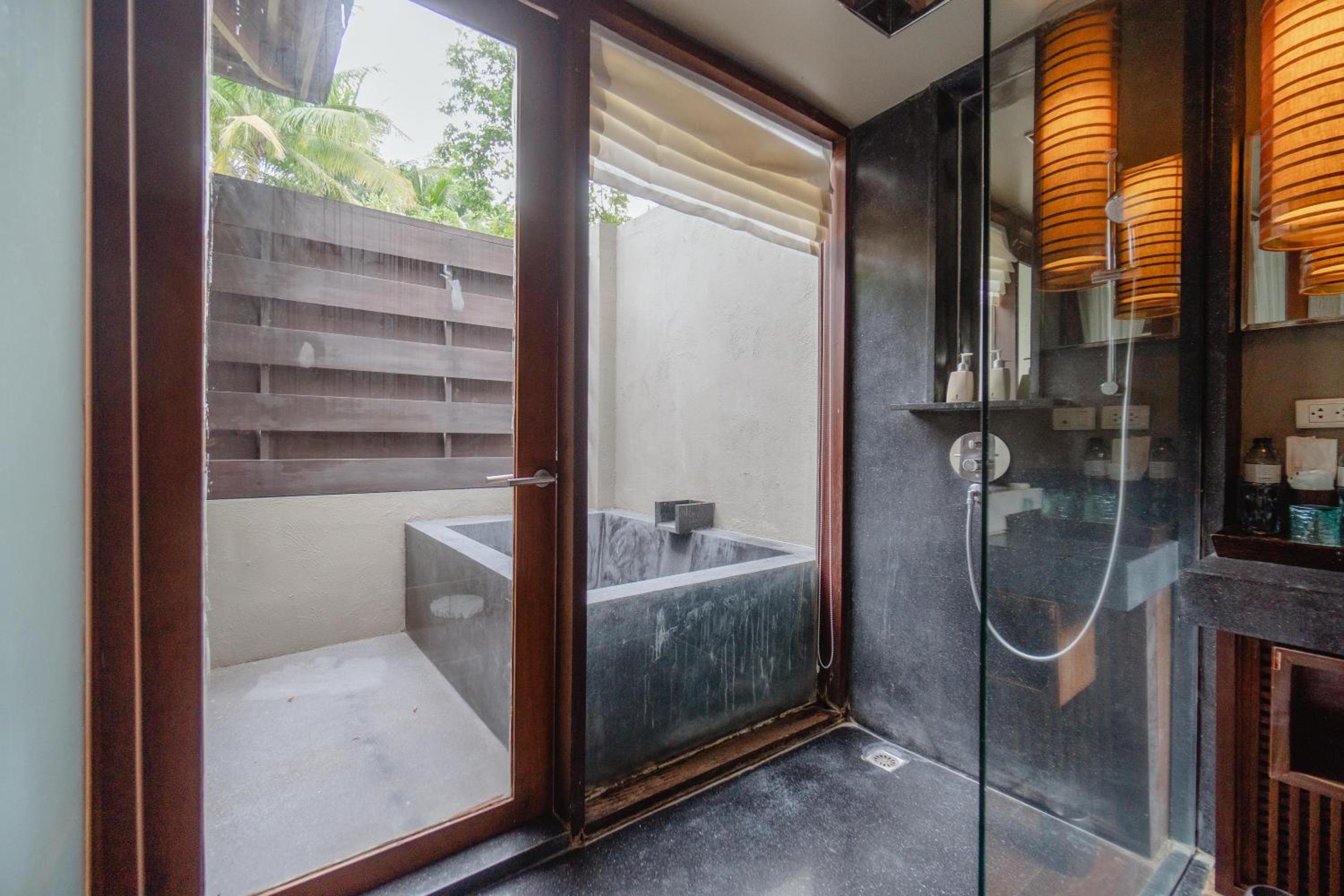 Float Villa - Photo 12
