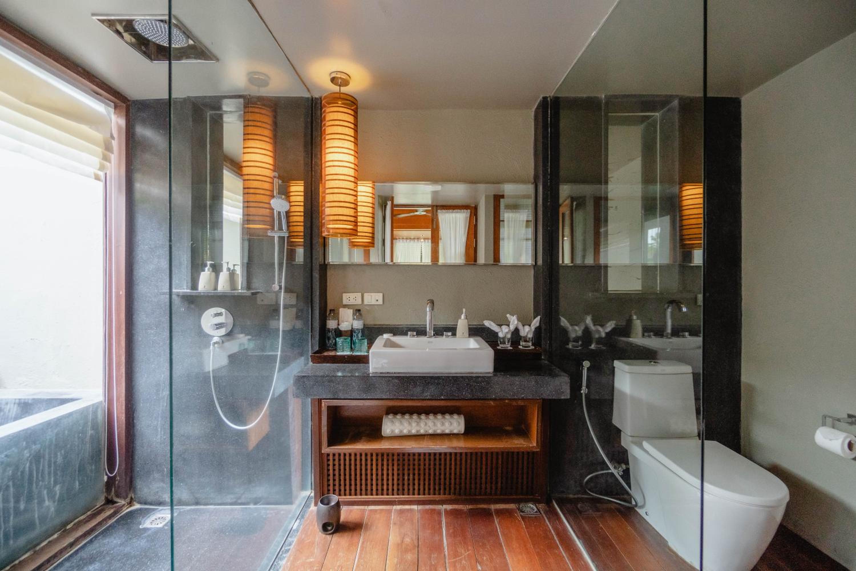 Float Villa - Photo 4