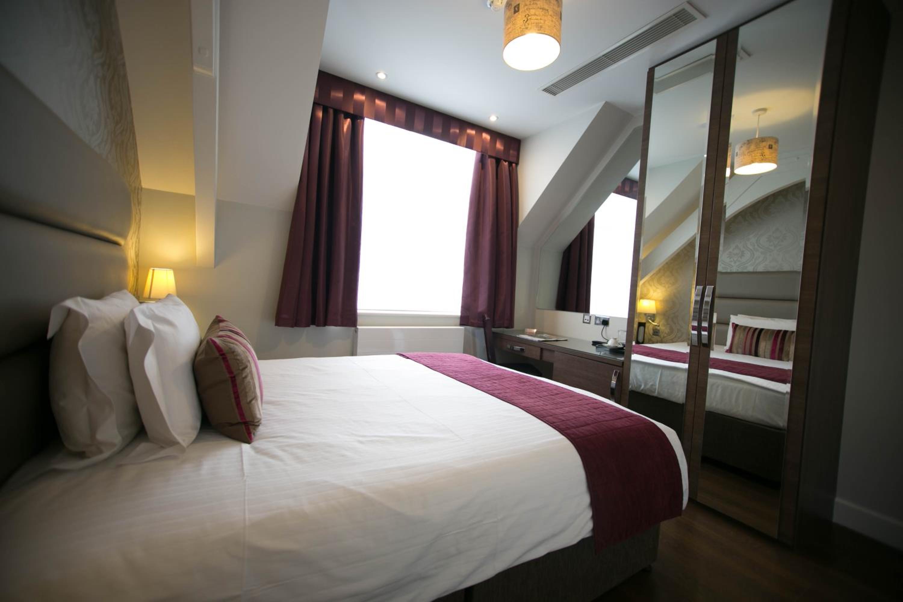 Queen Room photo 3