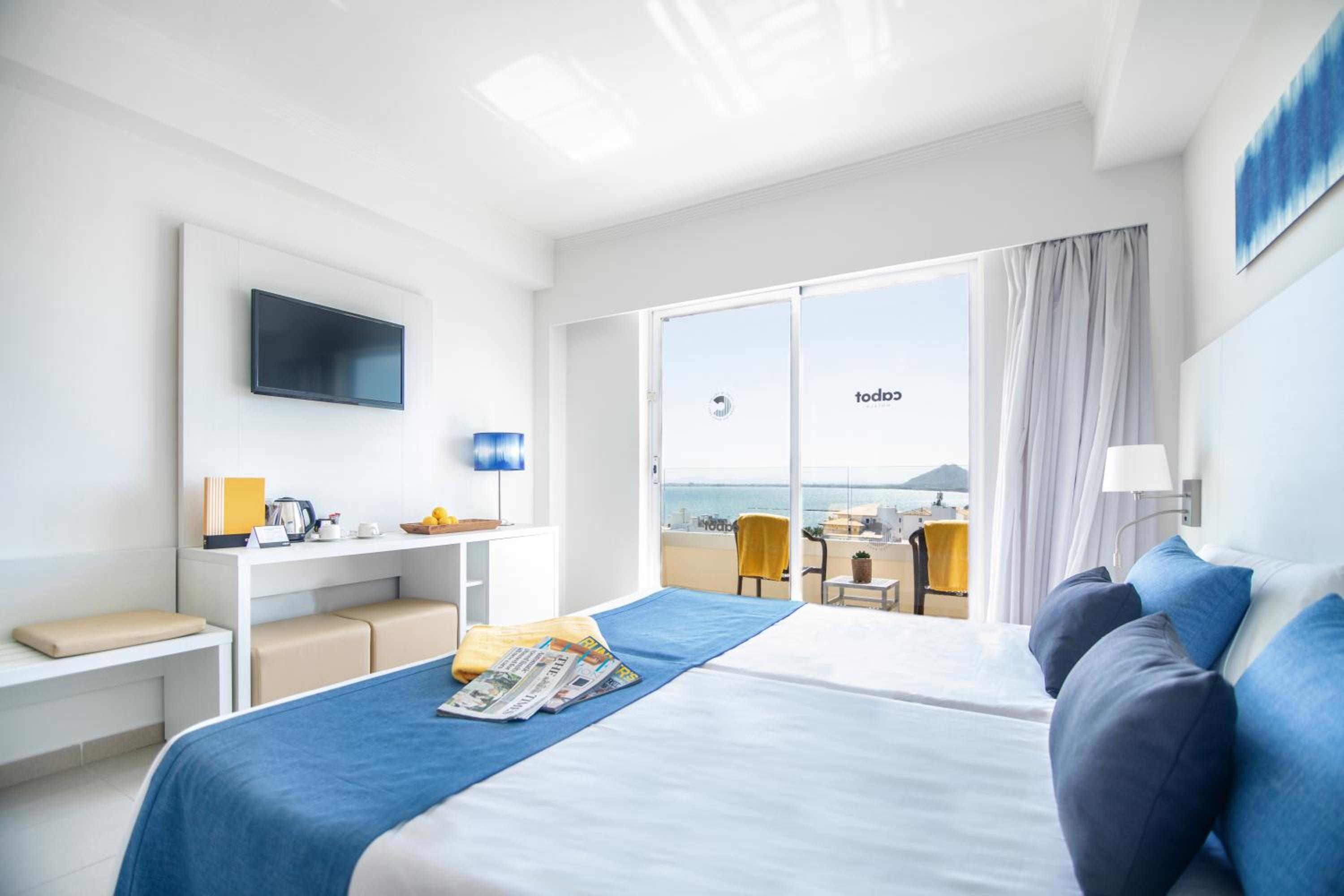 Double Room with Sea View - Photo 1