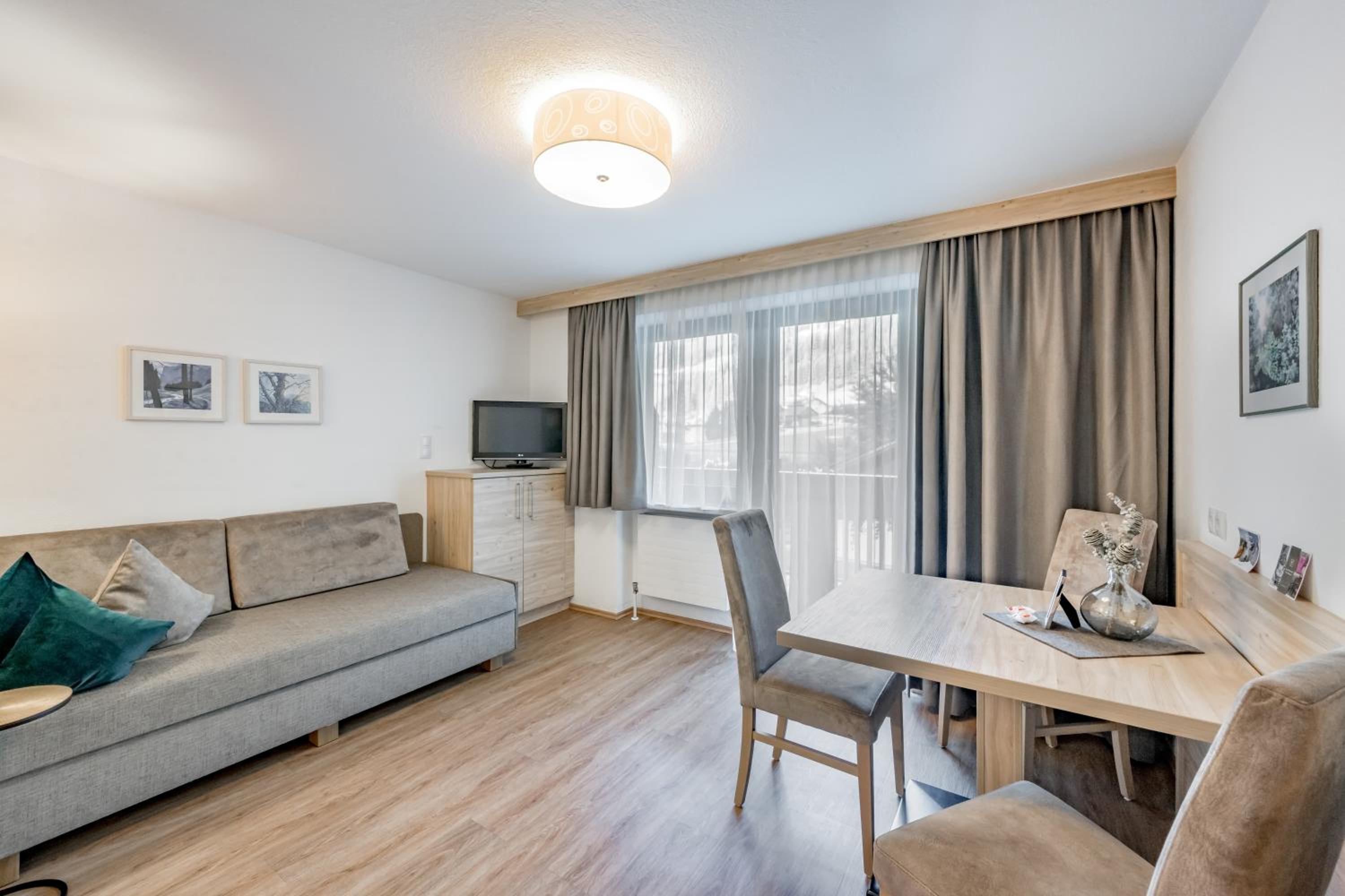 One-Bedroom Apartment with Balcony