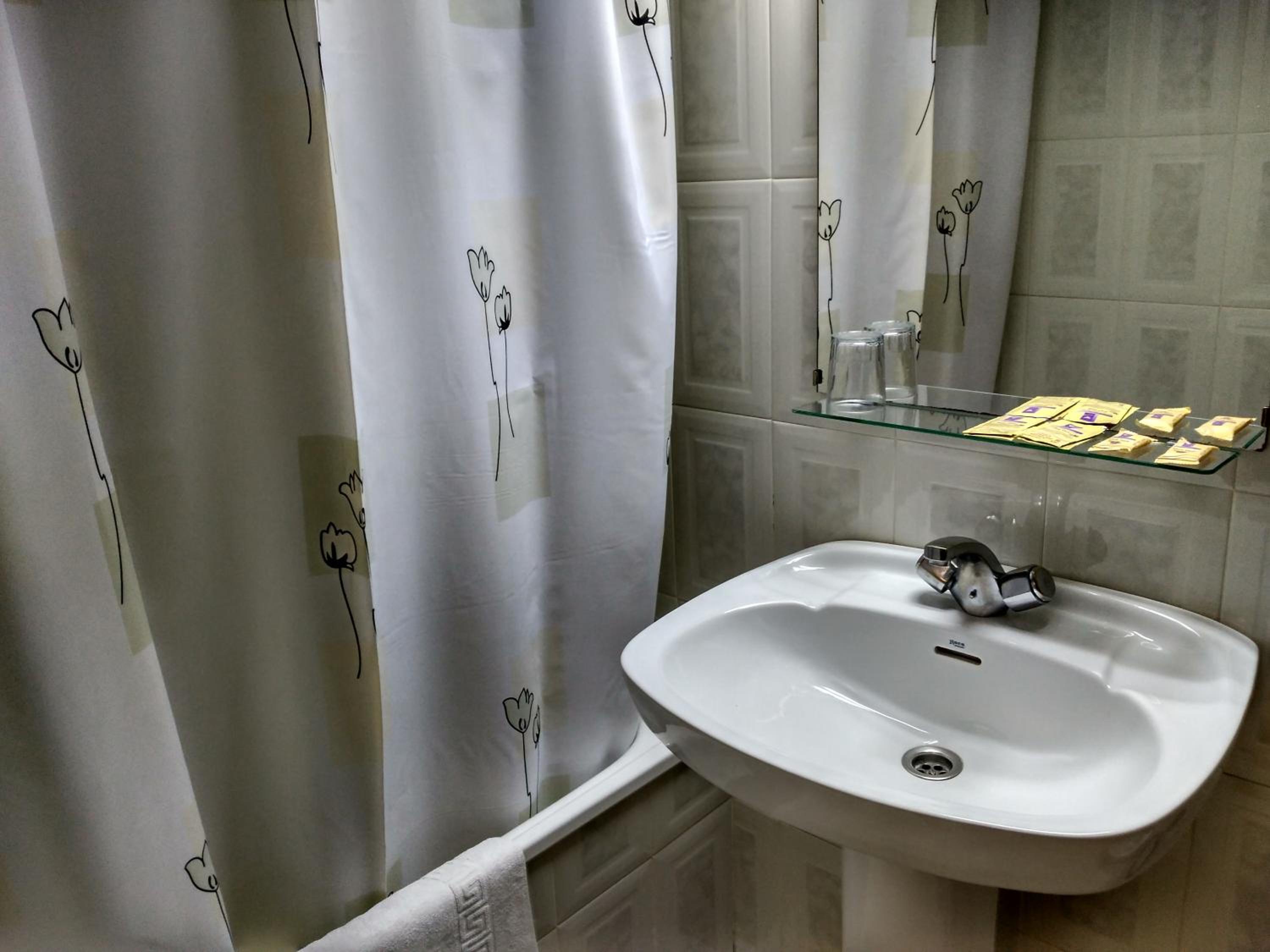 Double or Twin Room with Shared Bathroom photo 2