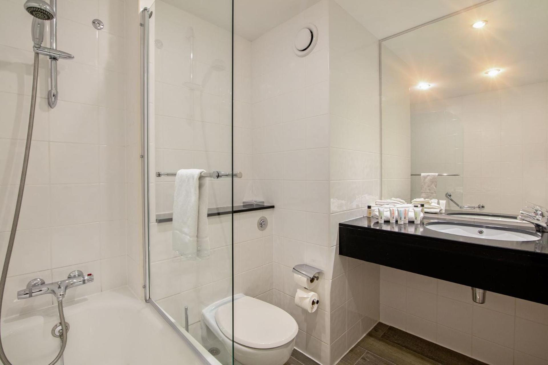 Deluxe Double Room with River View - Photo 3