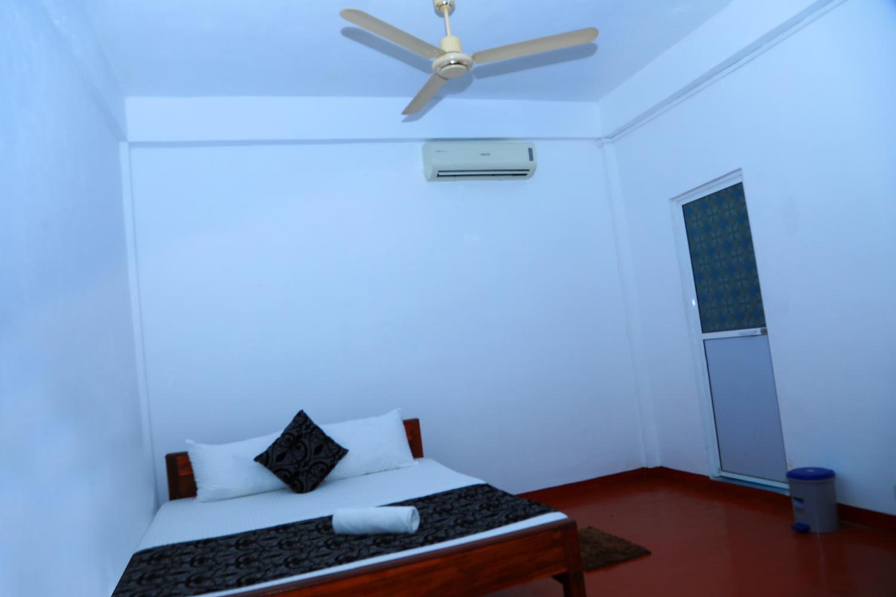 Budget Double Room photo 2