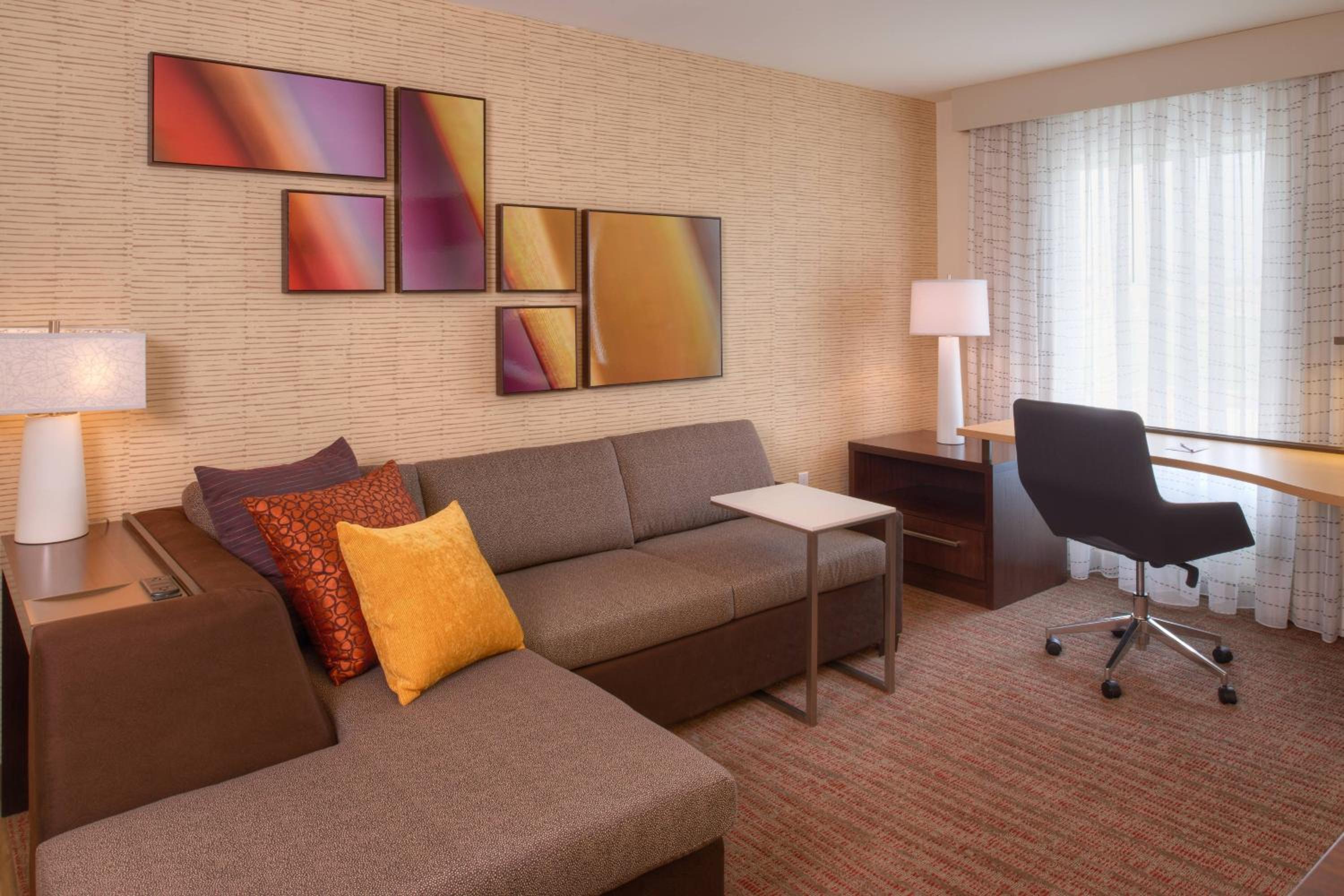 Queen Studio with Sofa Bed and Roll-in Shower - Mobility and Hearing Accessible photo 3