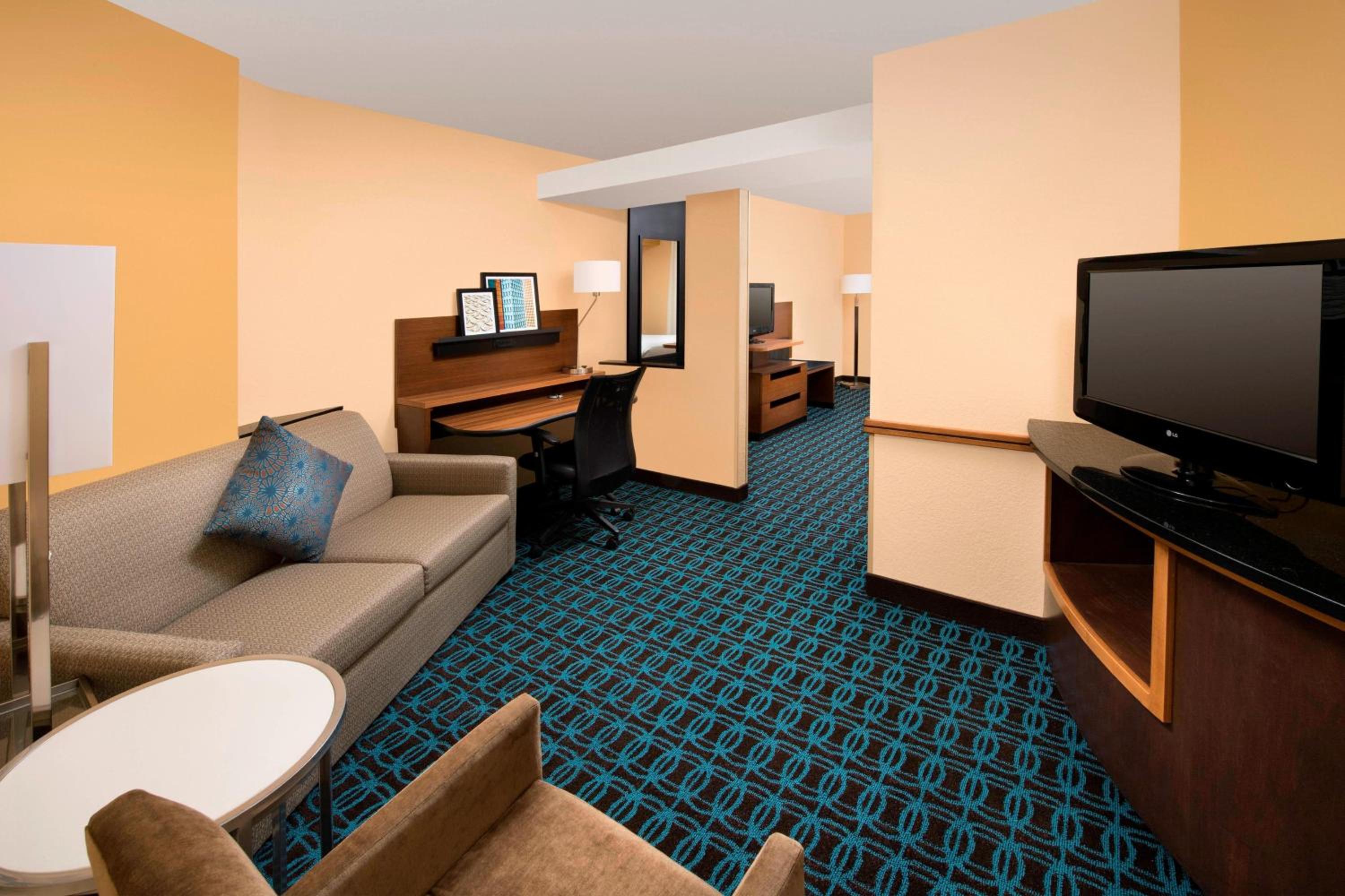 Double Suite with Two Double Beds, Bathtub and Sofa Bed - Mobility Access/Hearing Accessible - Photo 1