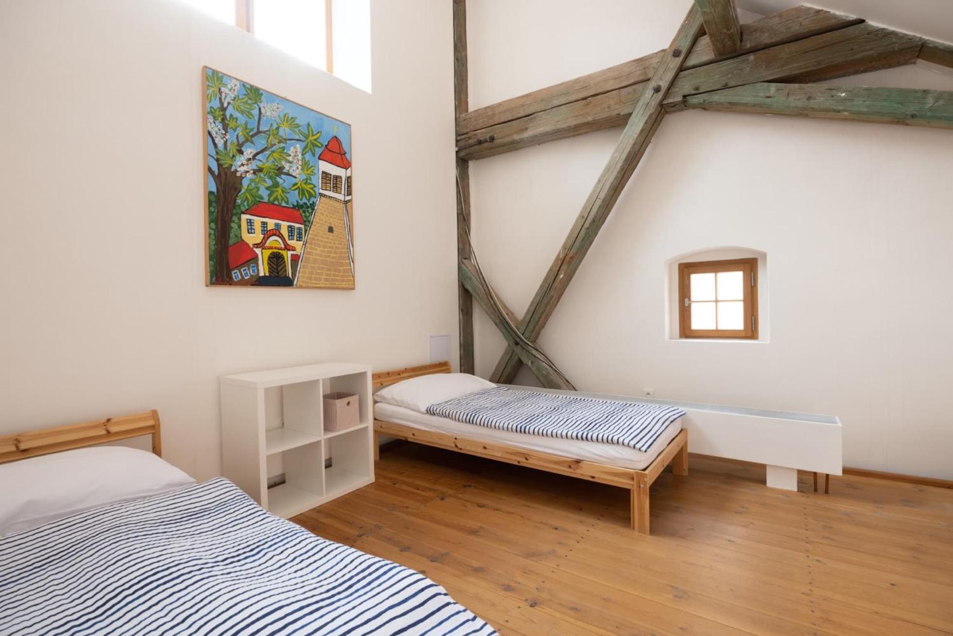 Private Sixtuple Room with Shared Bathroom