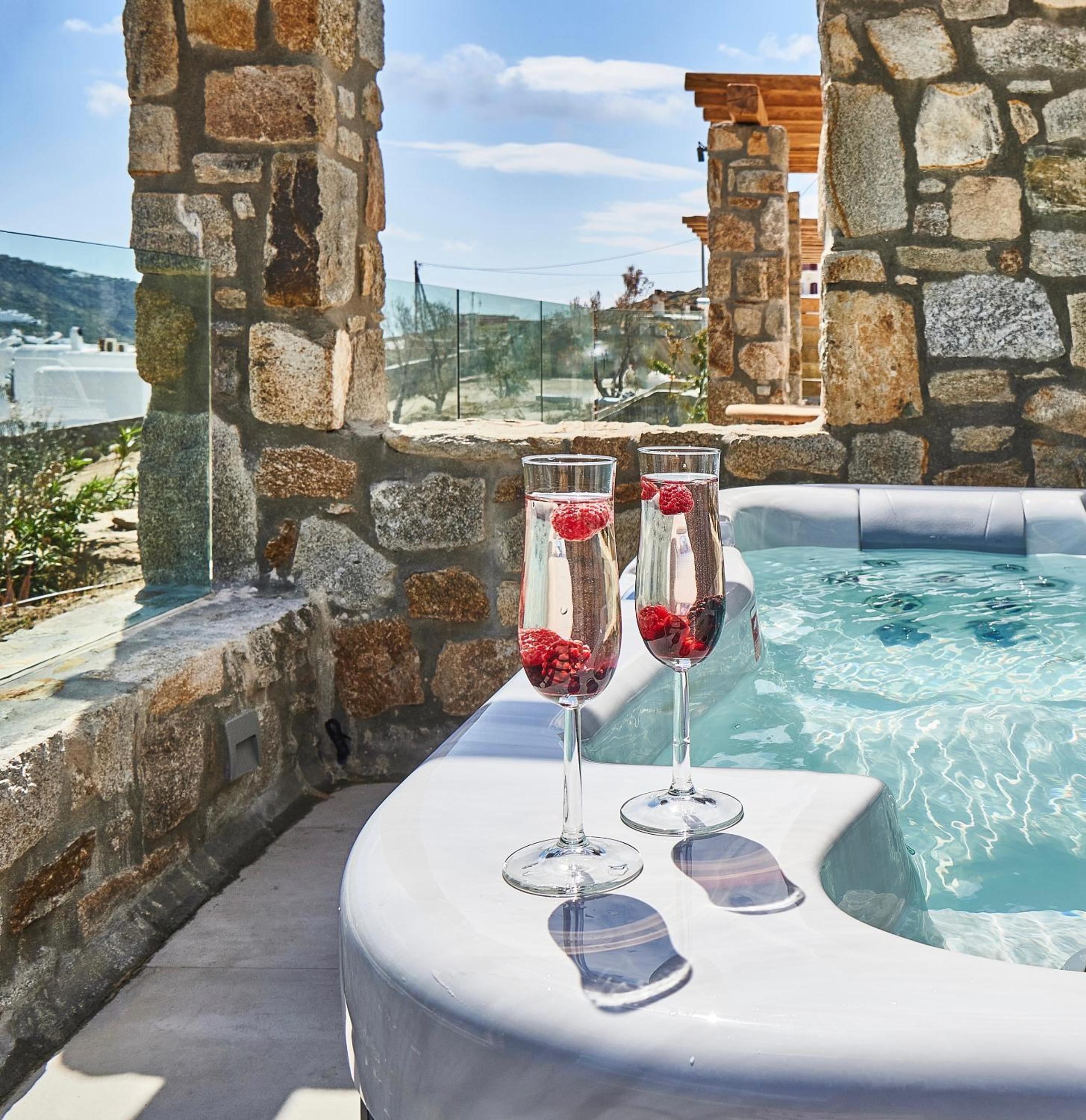 Suite with Hot Tub - Photo 7