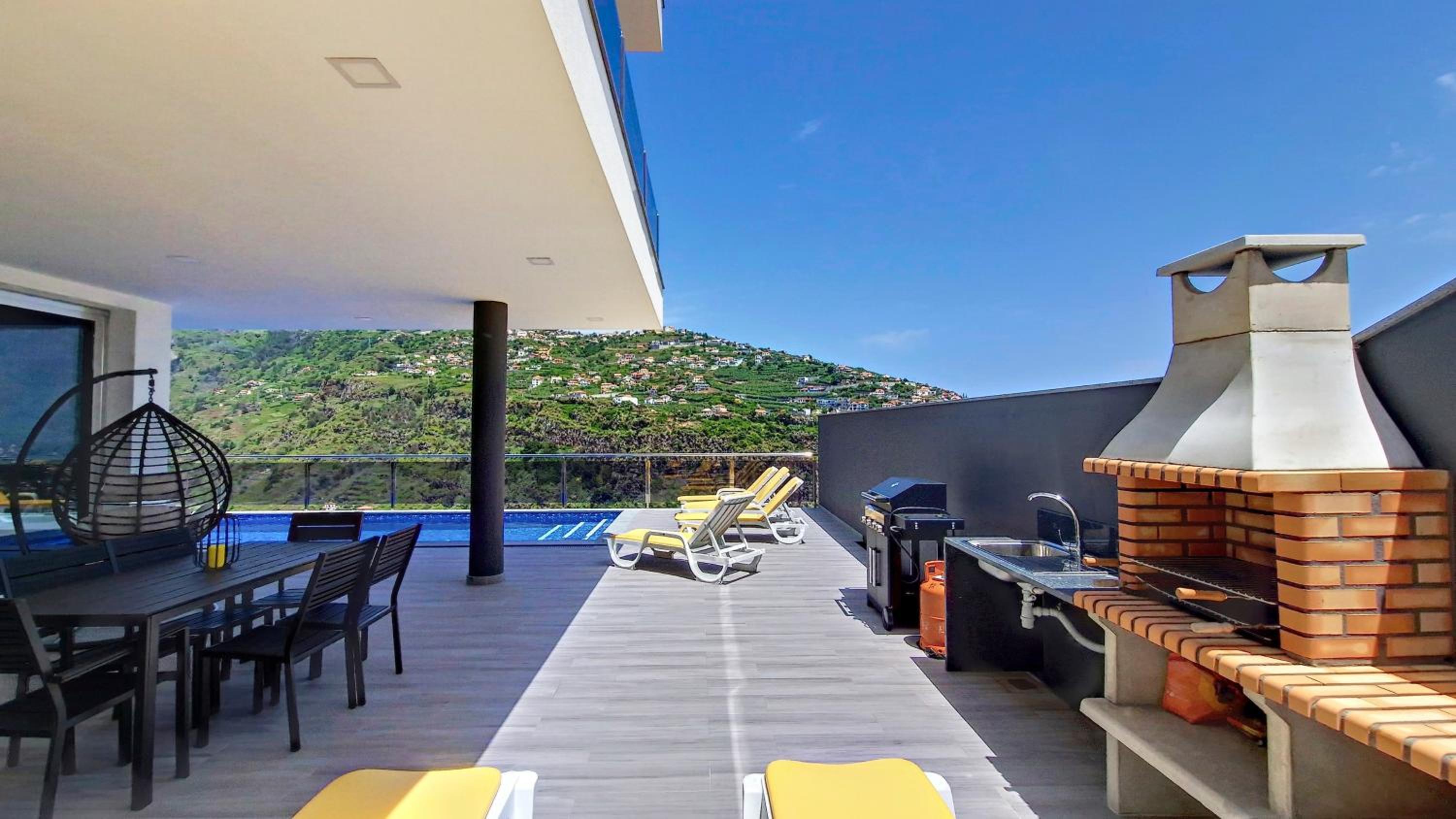 Villa photo 3