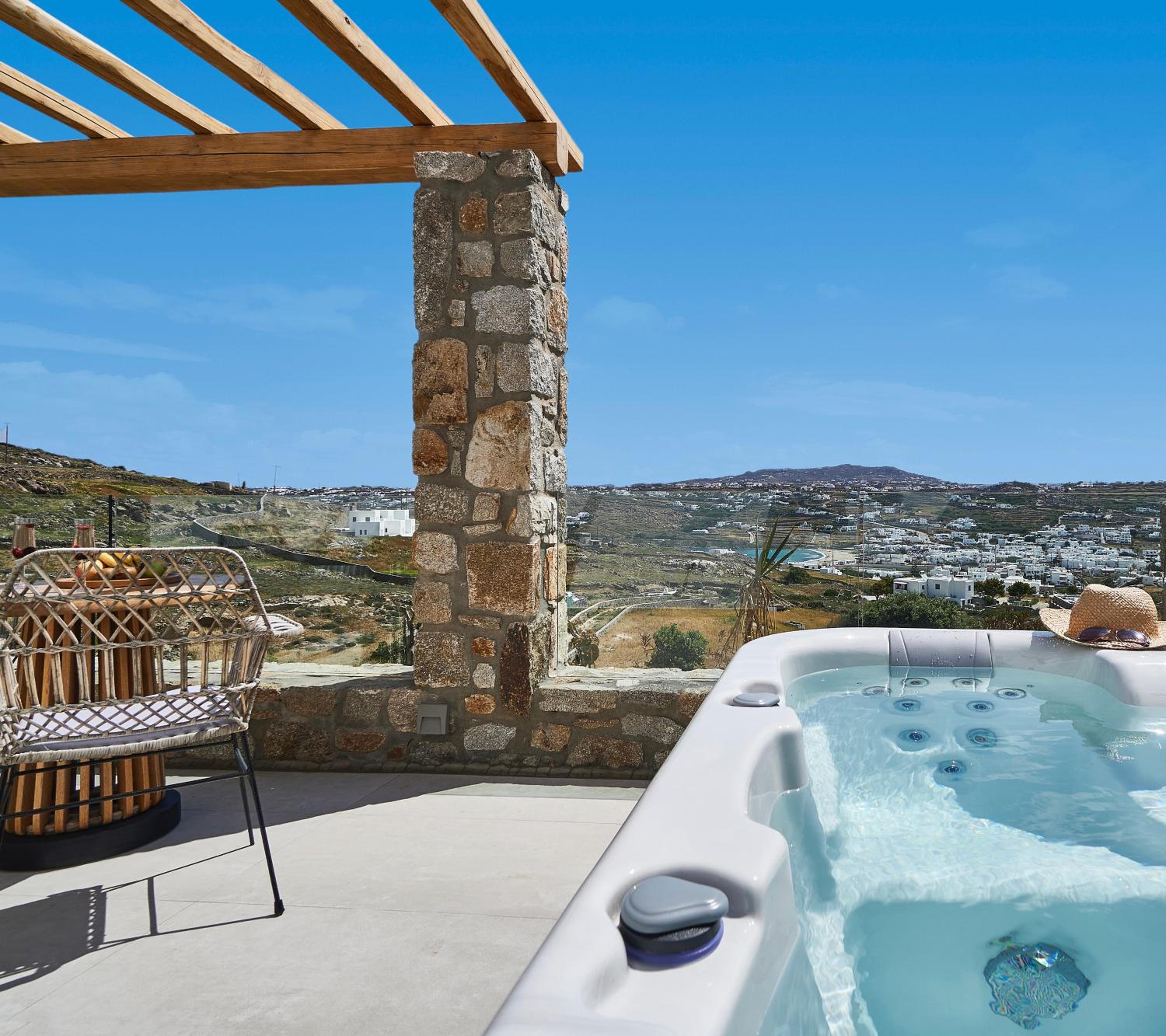 Suite with Hot Tub - Photo 4