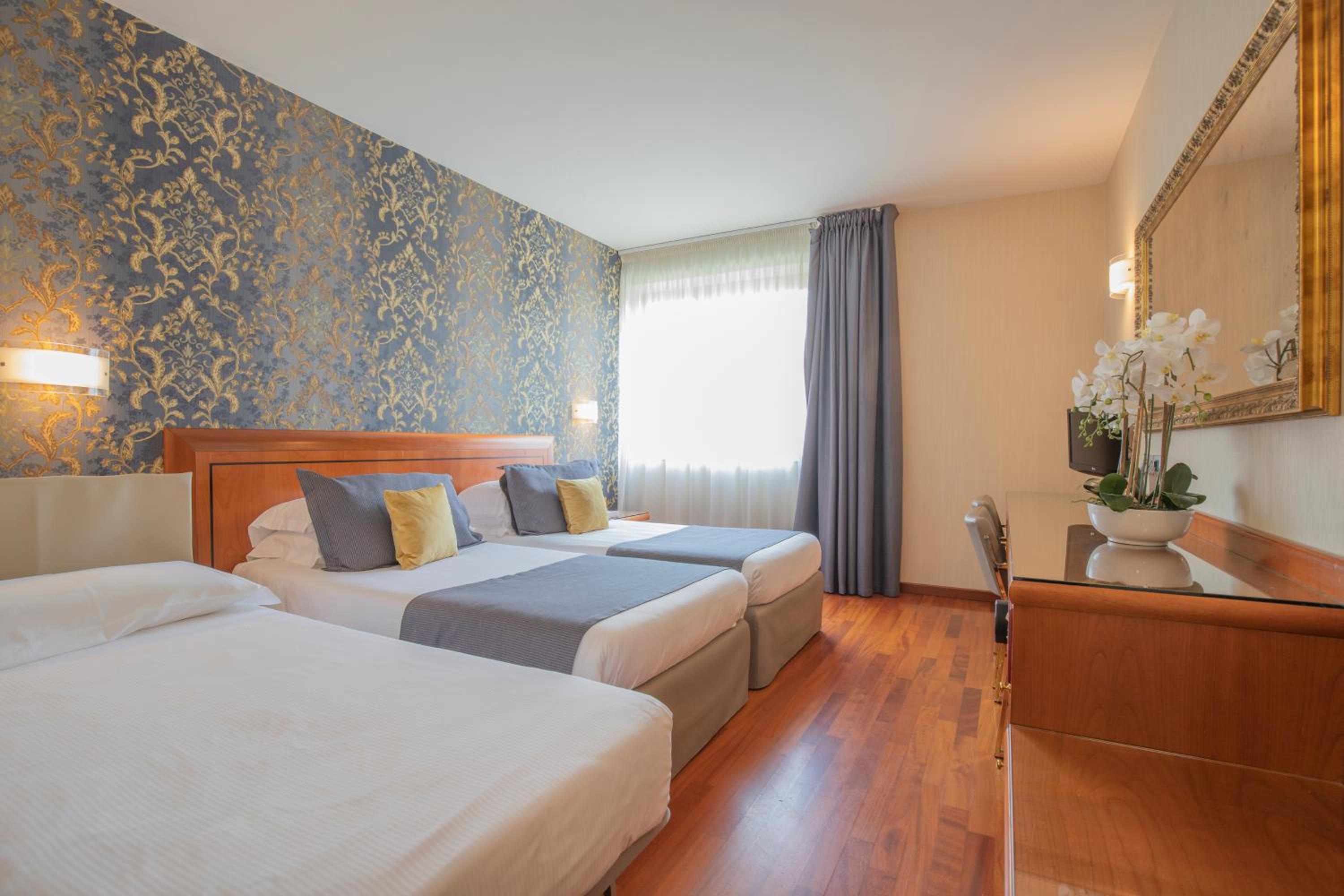 Superior Double Room with Extra Bed photo 1