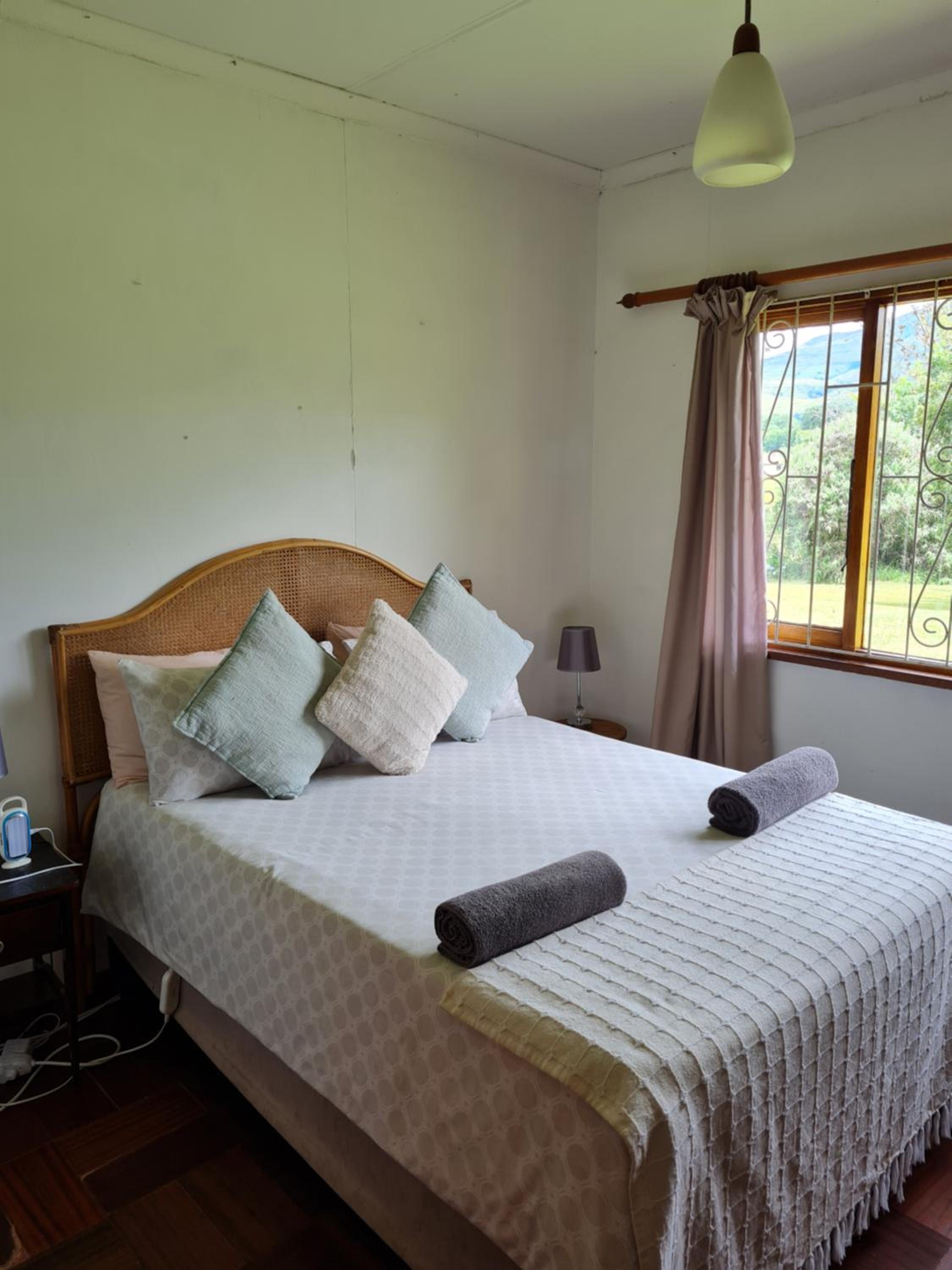Three-Bedroom House - Photo 2