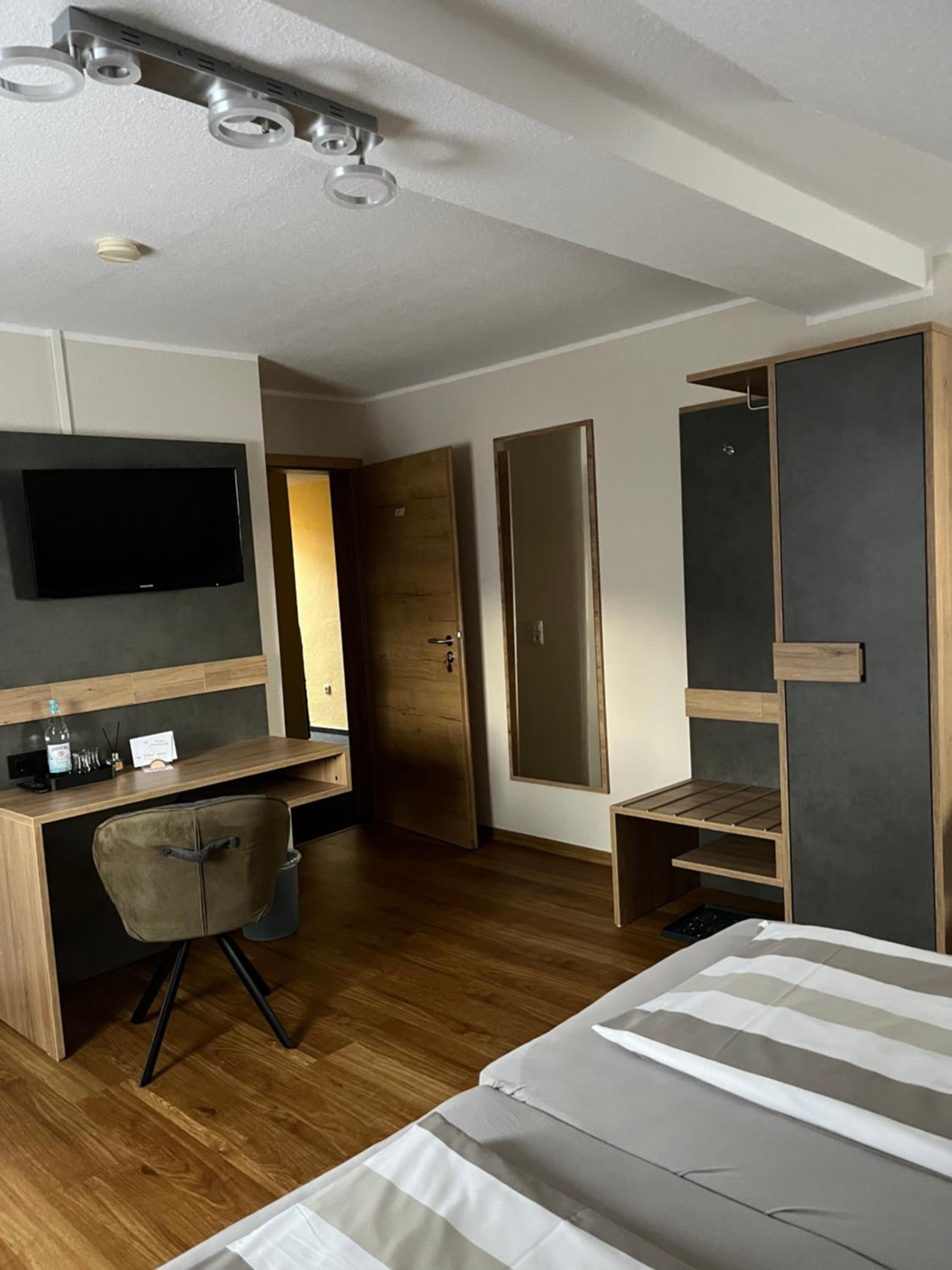 Budget Double Room photo 2