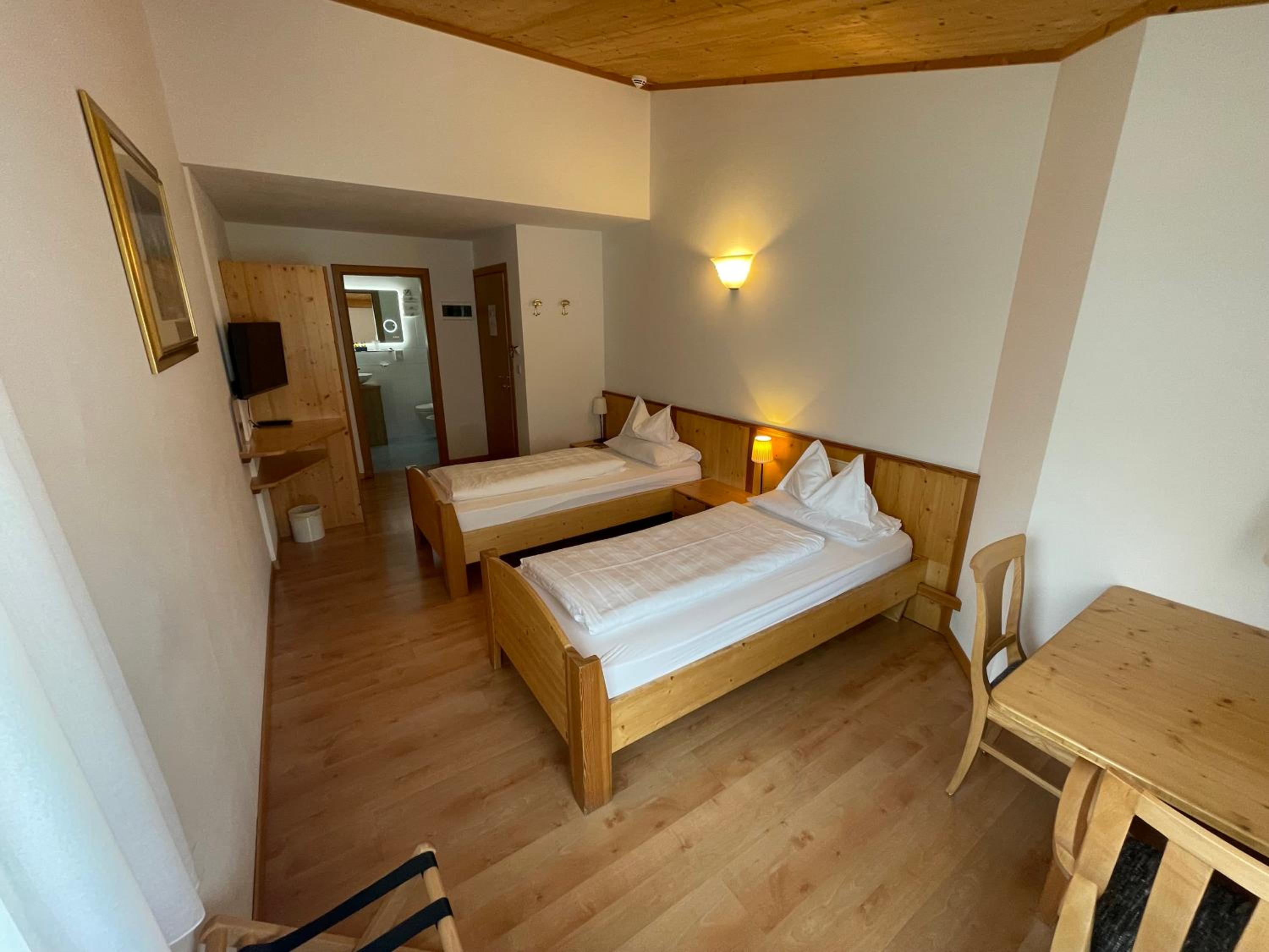 Standard Double or Twin Room - Photo 4