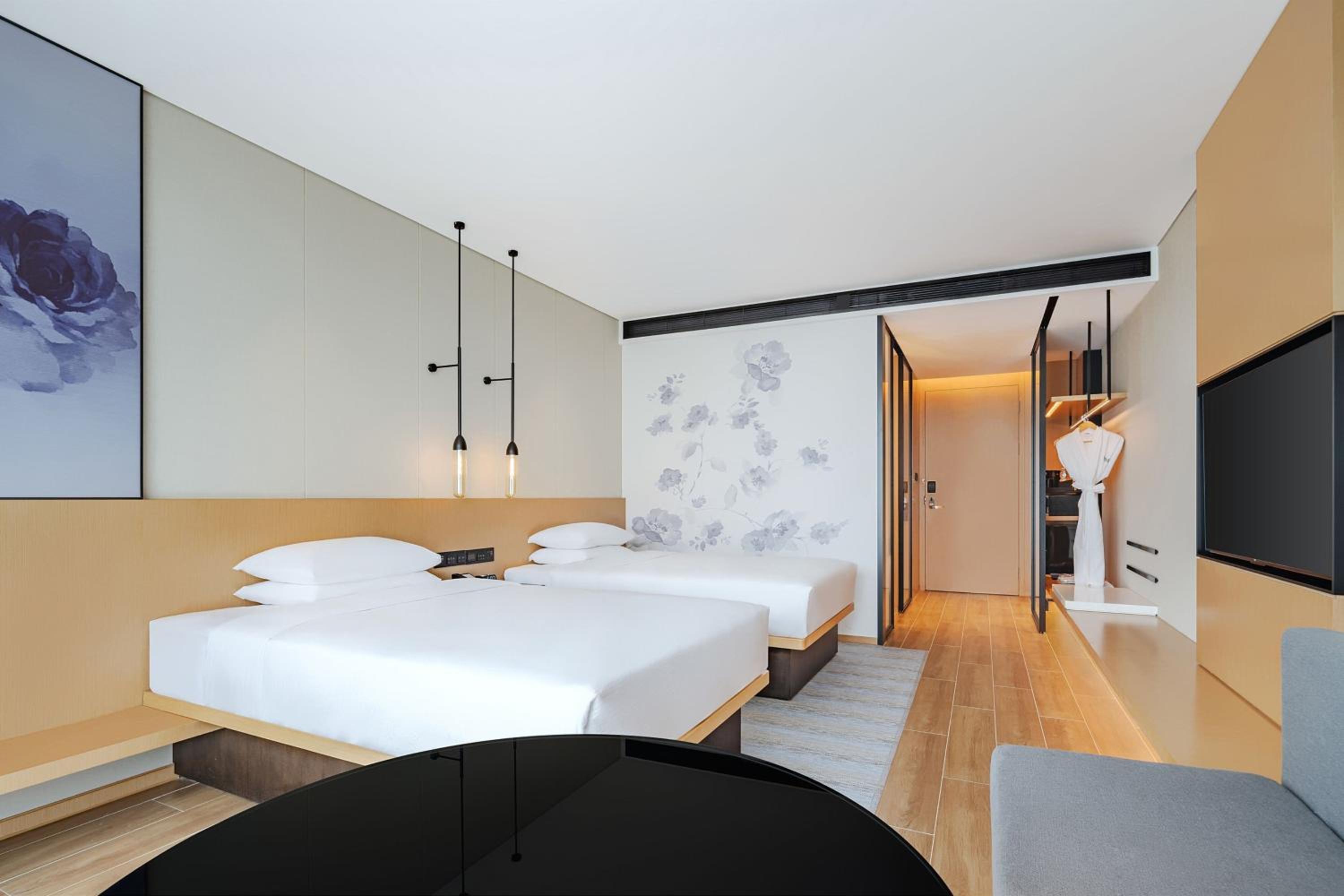 Standard Double Room with Two Double Beds and City View photo 3